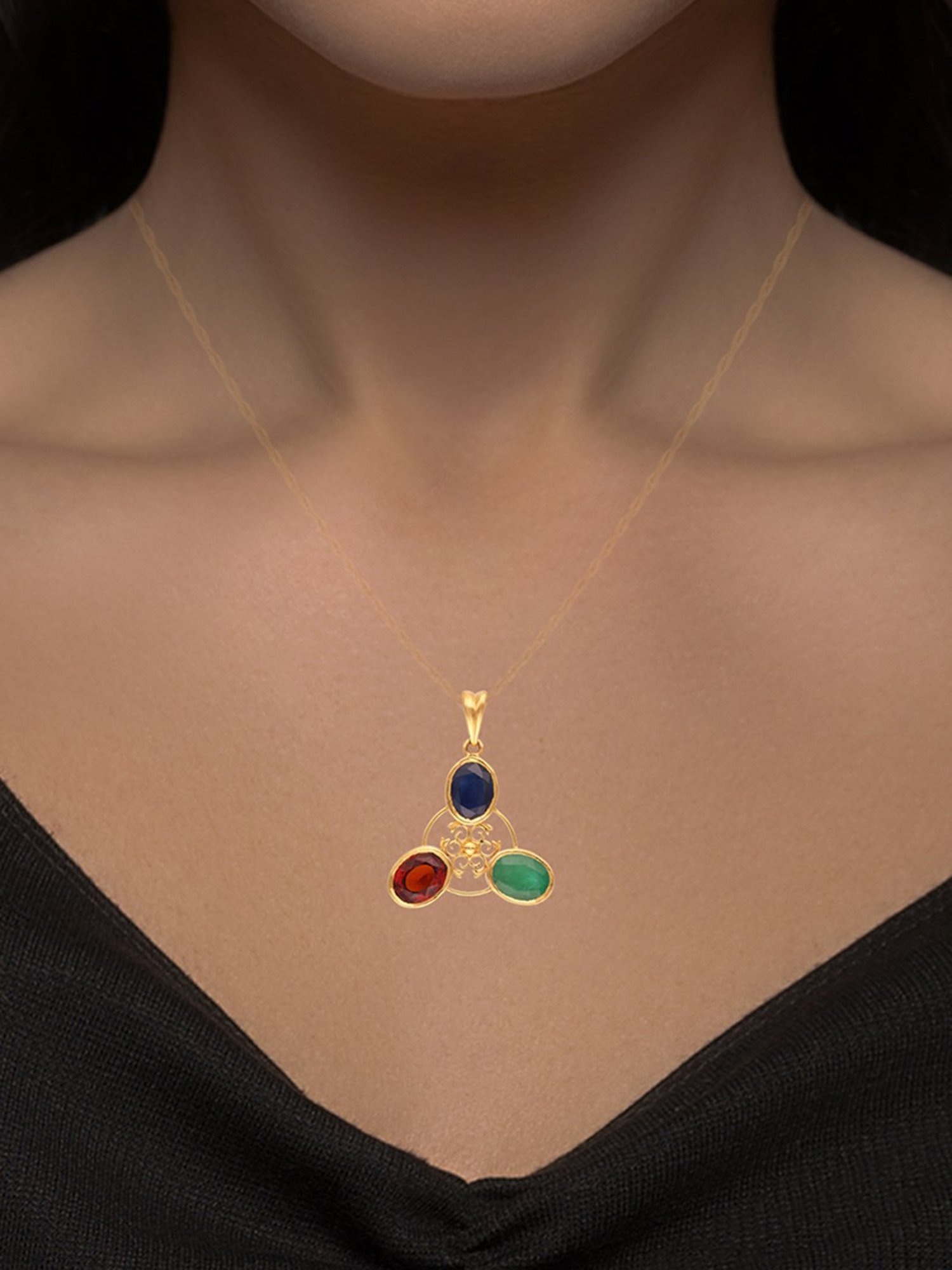 Joyalukkas 22k Love Embrace Gold Pendant