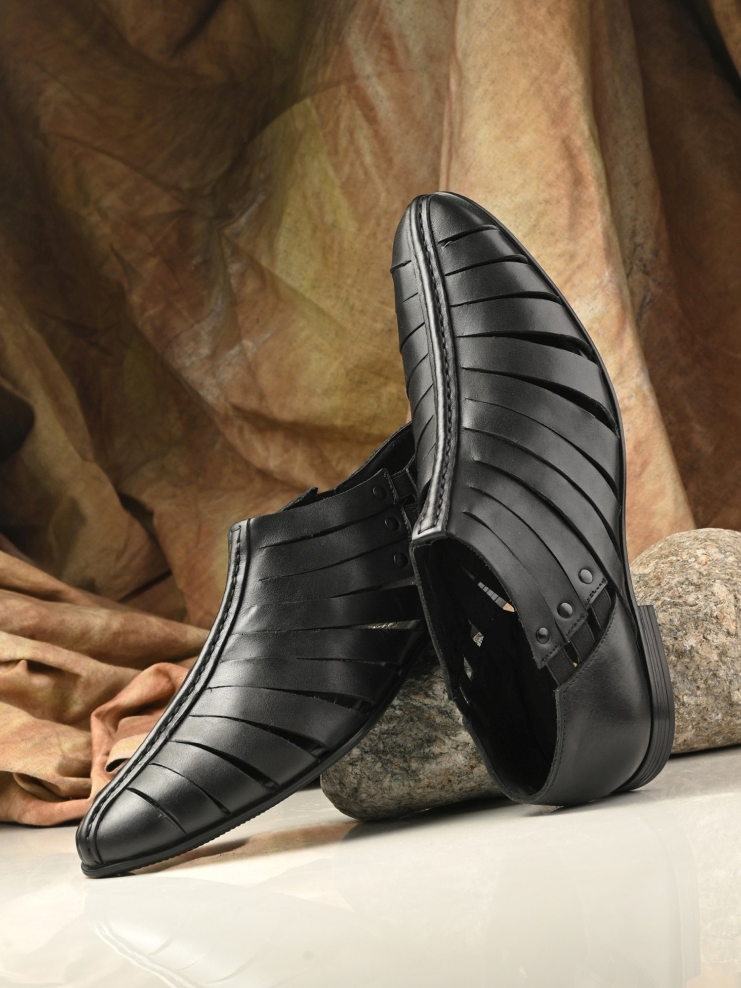 Hitz Men's Black Fisherman Sandals