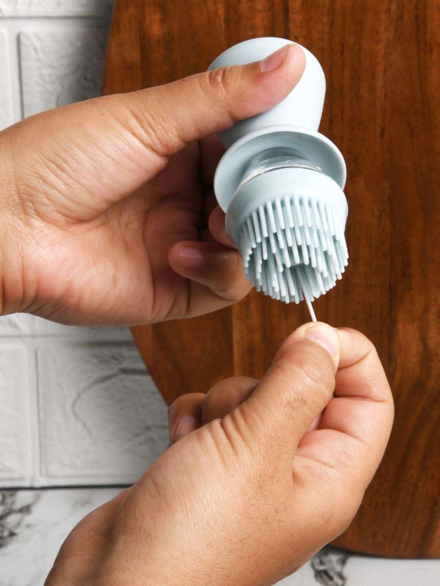 COLE & MASON White & Beige Ceramic Pourer - Set of 1