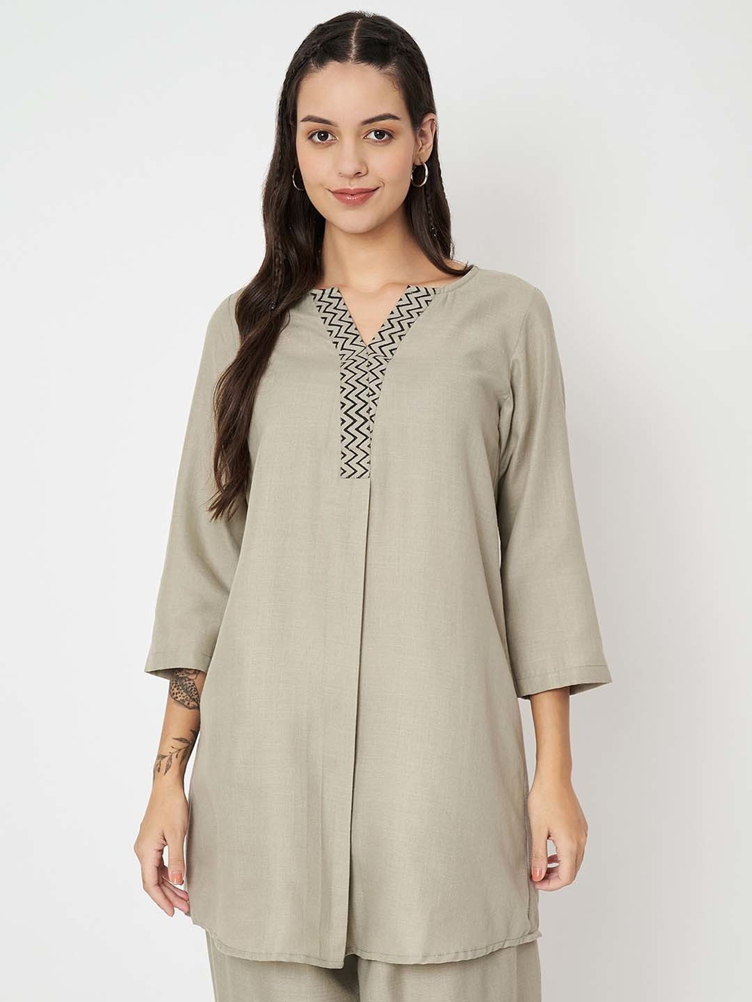 9rasa Grey Printed Straight Kurti