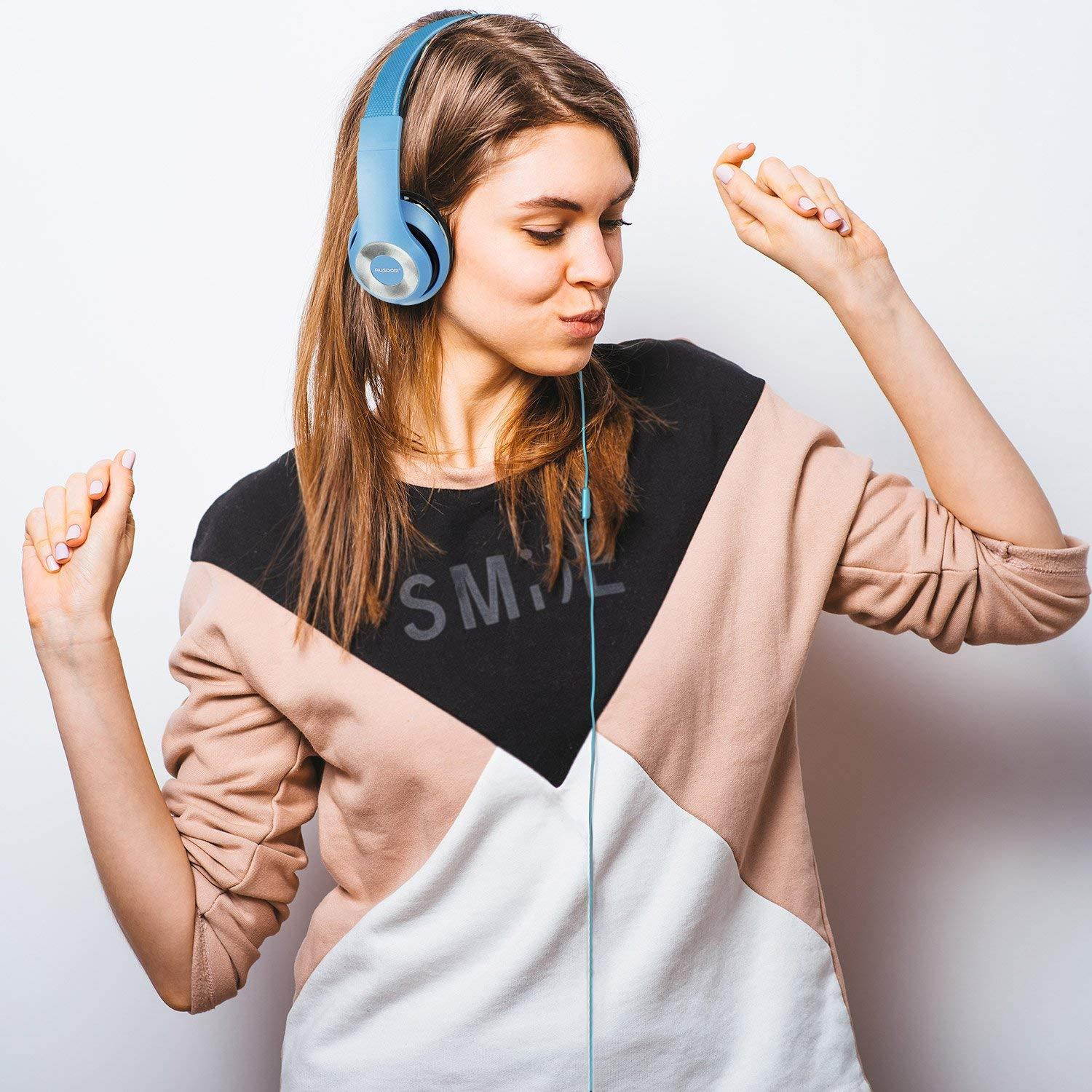 AUSDOM Over-Ear Headphones, Stereo Lightweight Adjustable Wired Headset with Mic, Noise Isolating Comfortable Leather Earphones, Hi-Fi Deep Bass for iPhone iPod iPad Macbook MP3 Cellphones Laptop-Blue