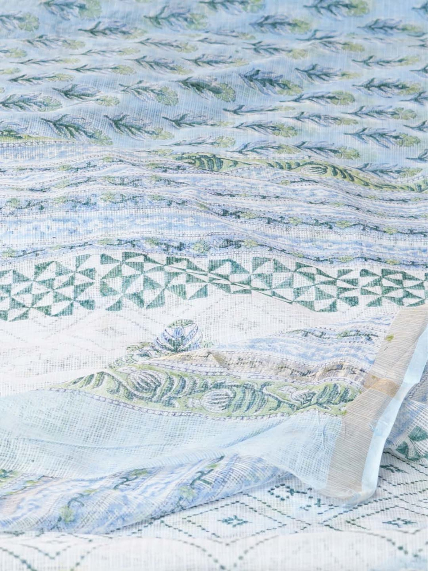 Unnati Silks White & Green Floral Print Saree With Unstitched Blouse