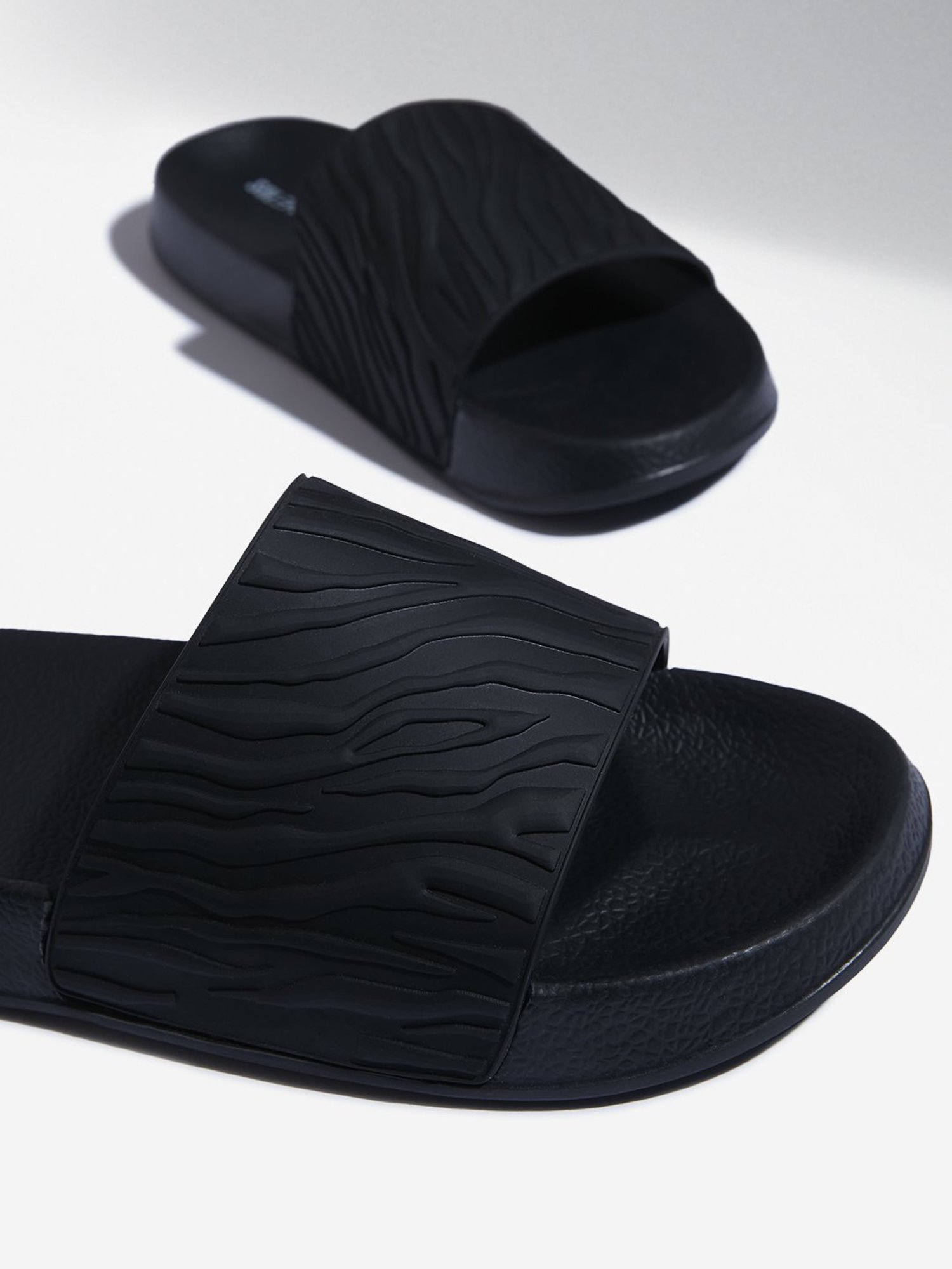SOLEPLAY by Westside Black Wave-Textured Pool Slides