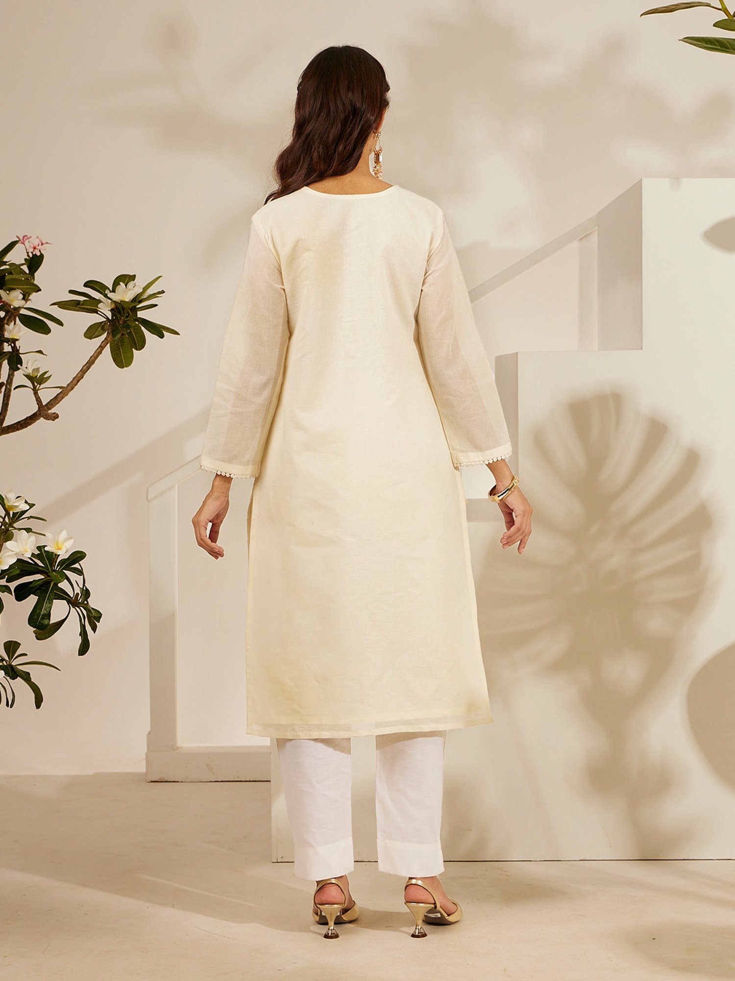 Daali Cream Mul Round Neck 3/4 Sleeves Summery Whites Kurta with Two Pockets