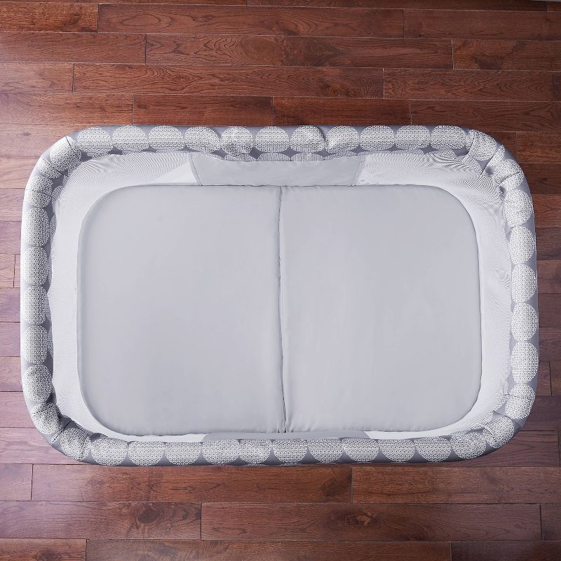 Simmons Kids' Silent Auto Gliding Elite Bassinet - Odyssey