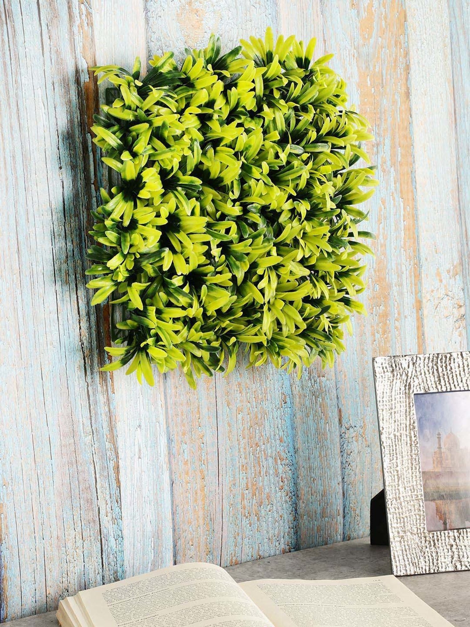 Foliyaj Green Plastic Wall Mat Model