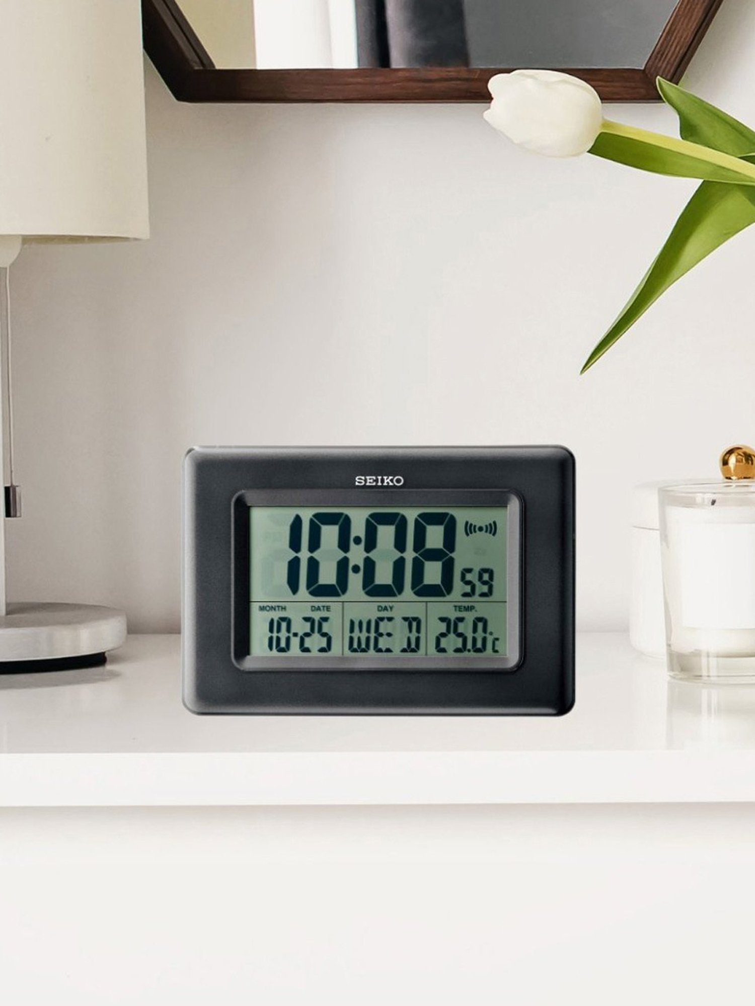SEIKO elegant black plastic table clock
