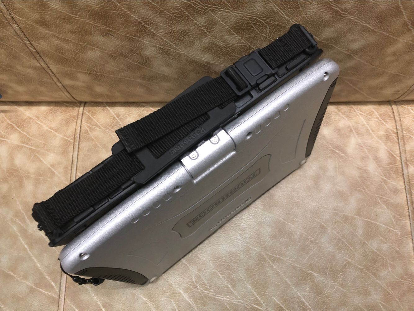 Panasonic laptop CF-19 fully rugged CPU i5/3320/MK6 memory 4G/DDR3 HDD 160G 10 inch LED screen 1024*768 hand touch rotating Windows 7/XP