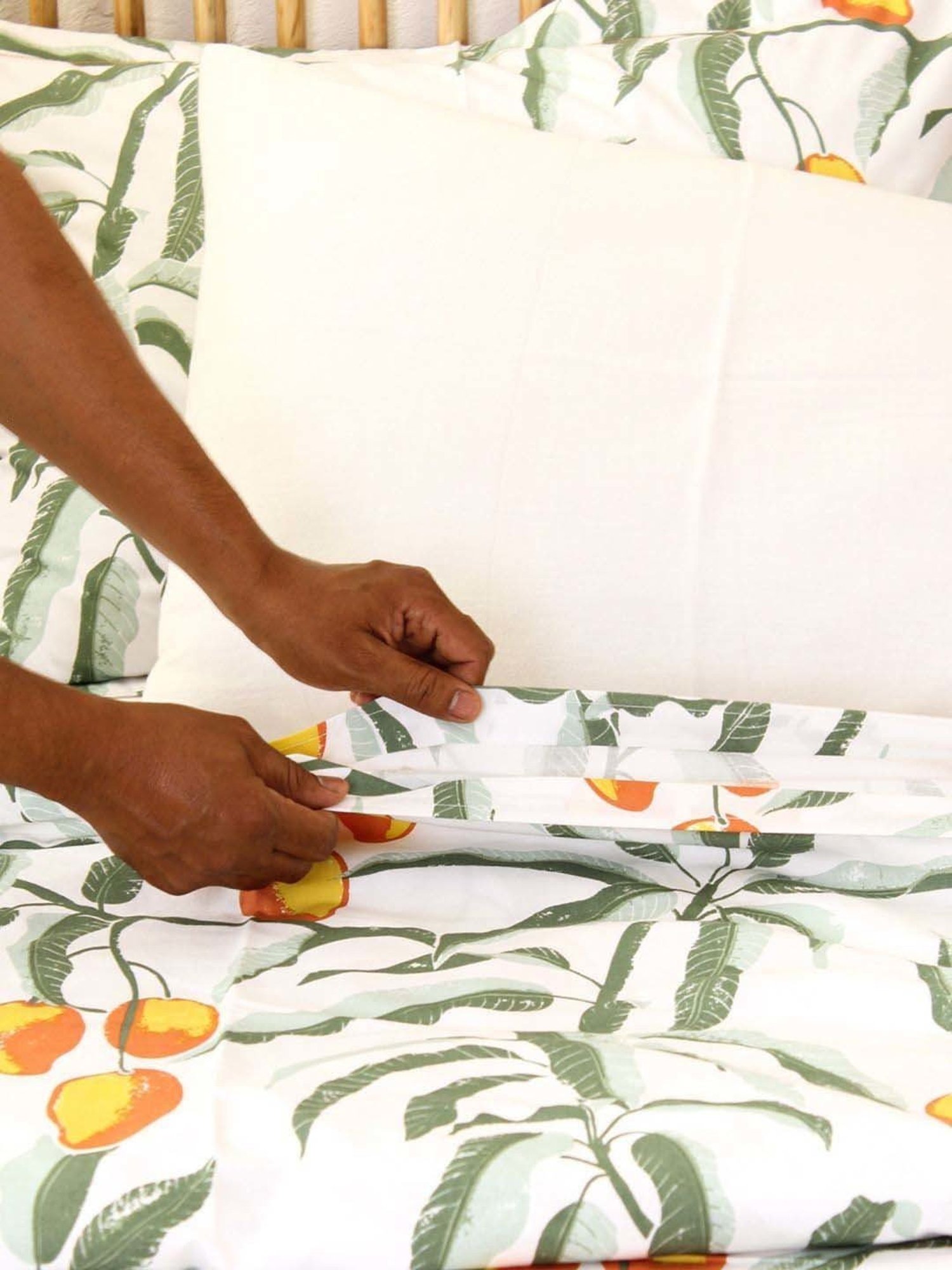 House This Amra White & Rust Cotton 180 TC Single Duvet Cover