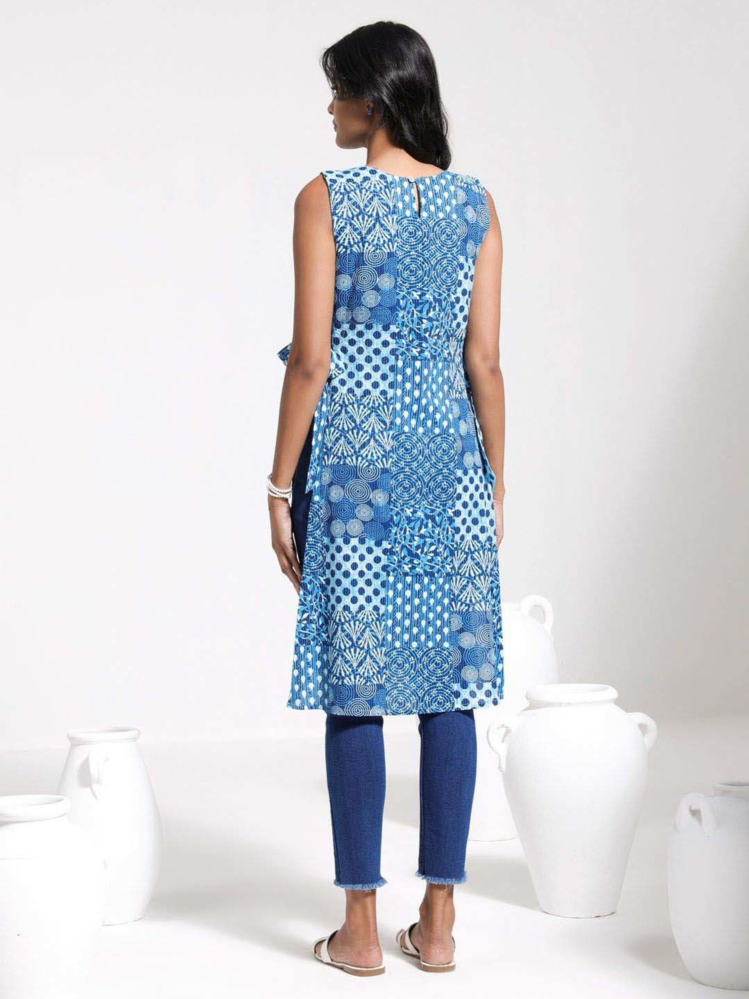 VASTRAMAY Blue Printed Straight Kurta