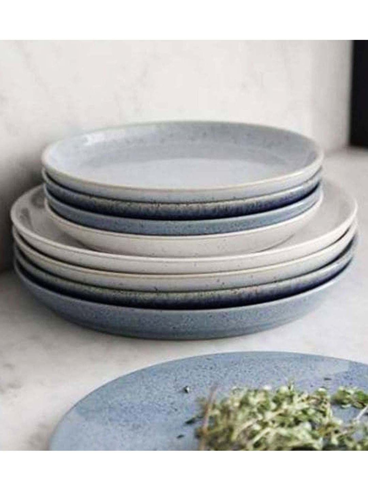 DENBY Studio Blue White Stoneware Chalk Medium Coupe Plate (21 cm) - Set of 1