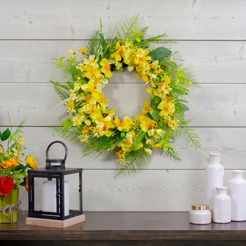 Northlight Daisy and Berry Floral Spring Wreath, Yellow and Green 23"