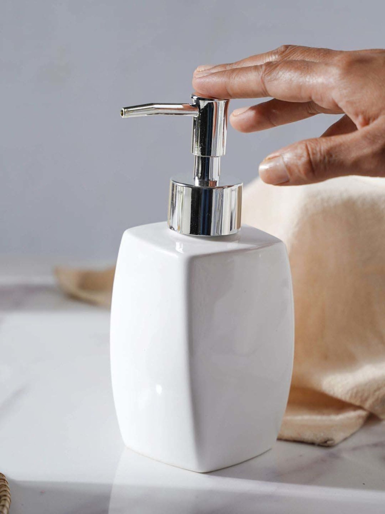 VarEesha Aztec Multicolor Ceramic Bath Accessories - Set of 2