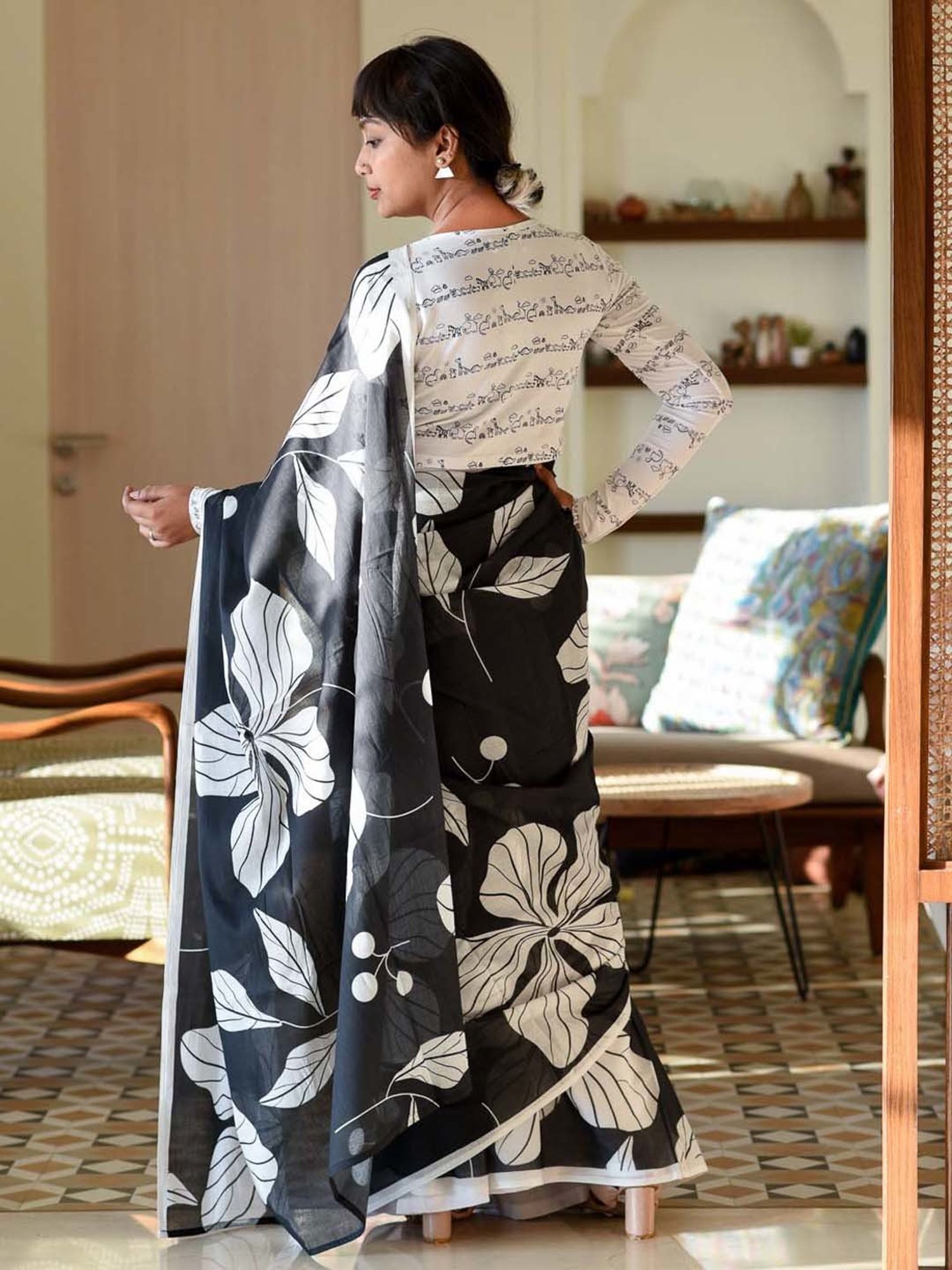 Suta Black & White Pure Cotton Printed Saree