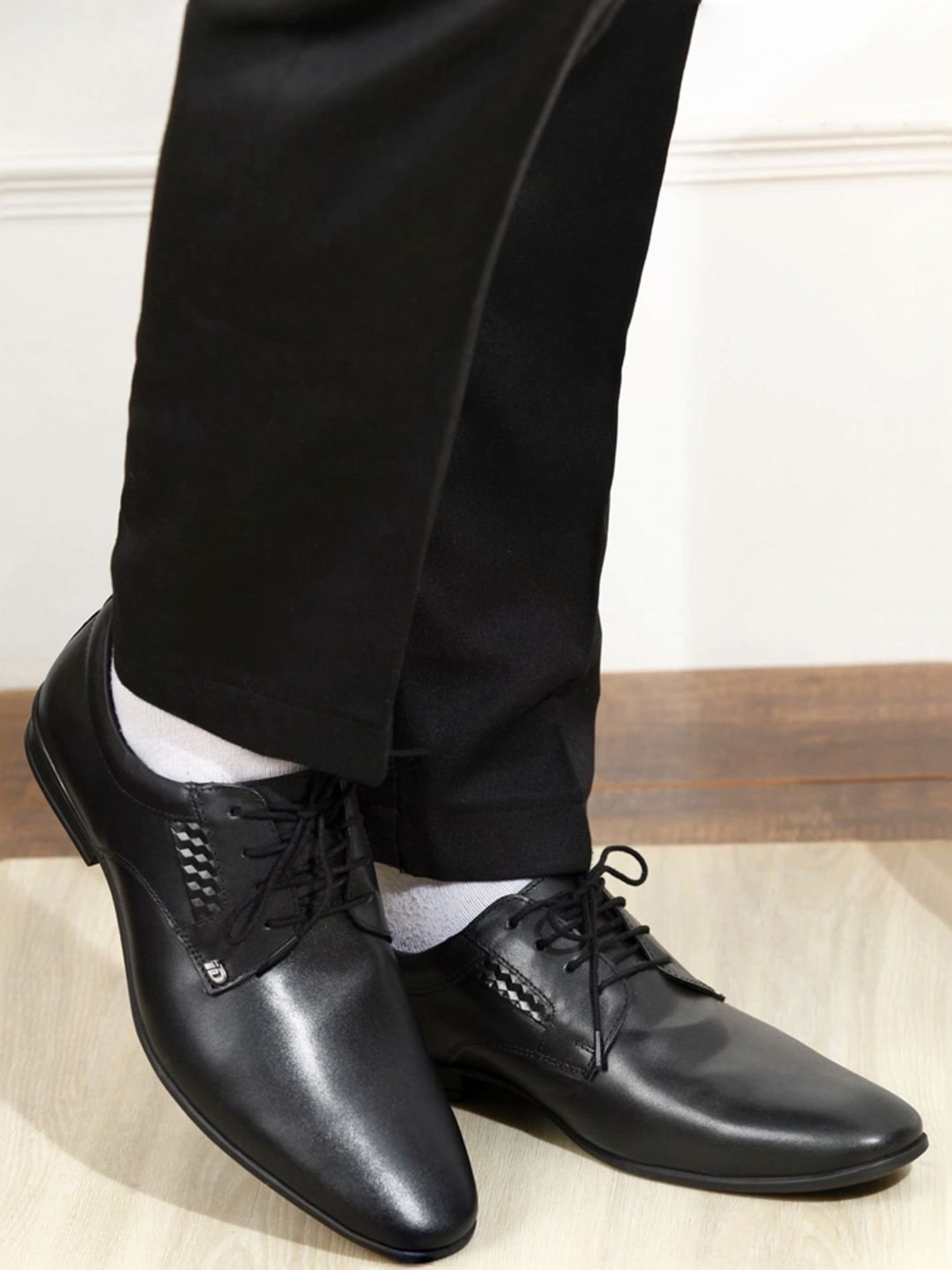 ID Men's Black Derby Shoes