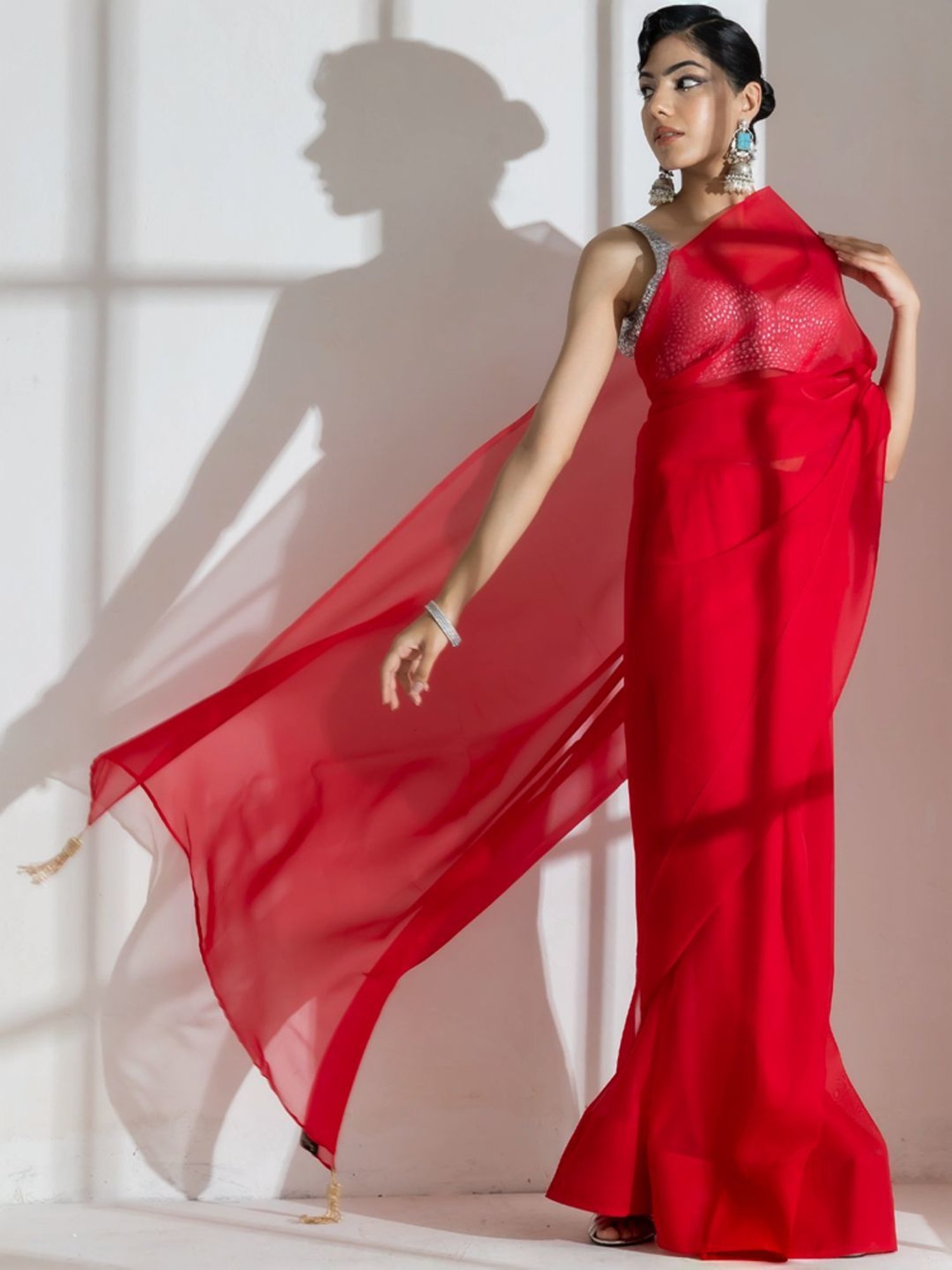 Swtantra Devil Red Plain Saree With Unstitched Blouse