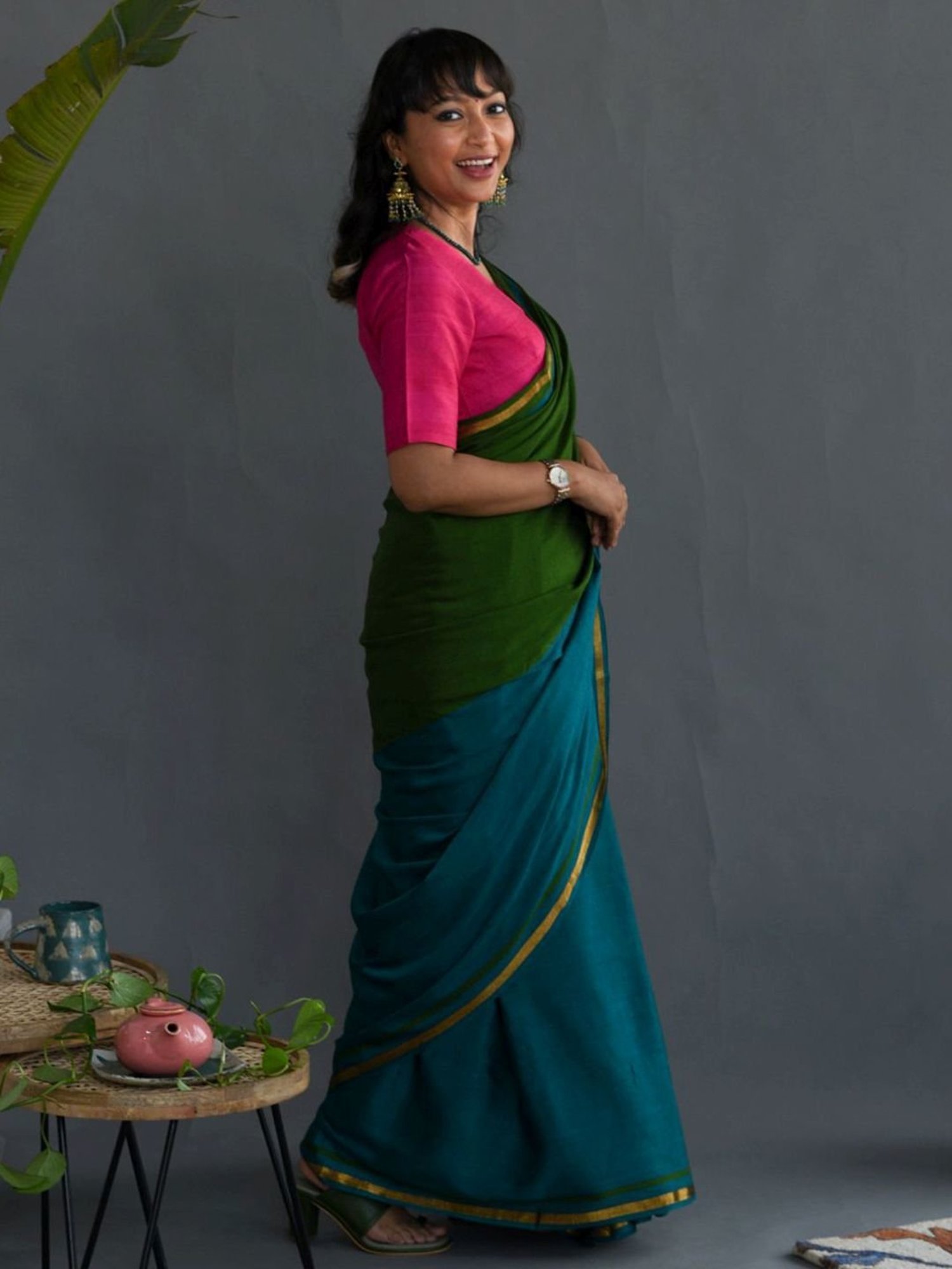 Suta Green & Teal Blue Plain Saree Without Blouse