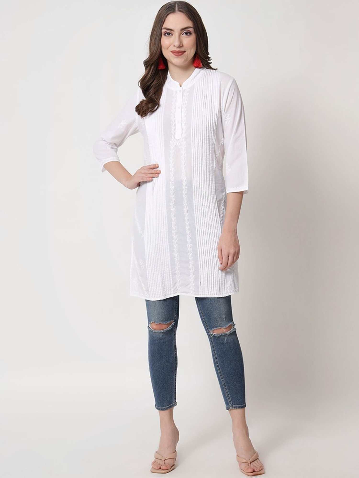 PARAMOUNT CHIKAN White Cotton Hand Embroidered Chikankari Straight Kurti