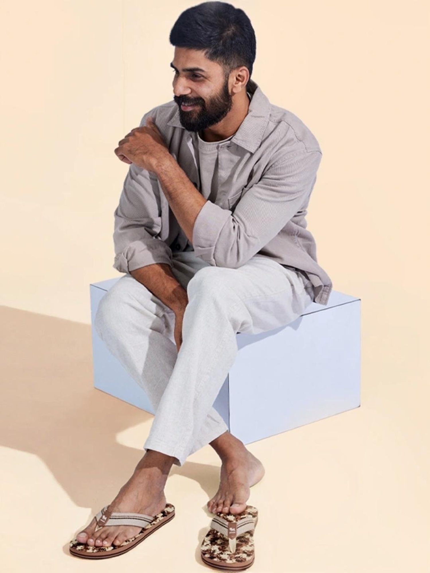 Neemans Men's Pixel Art Grey Flip Flops