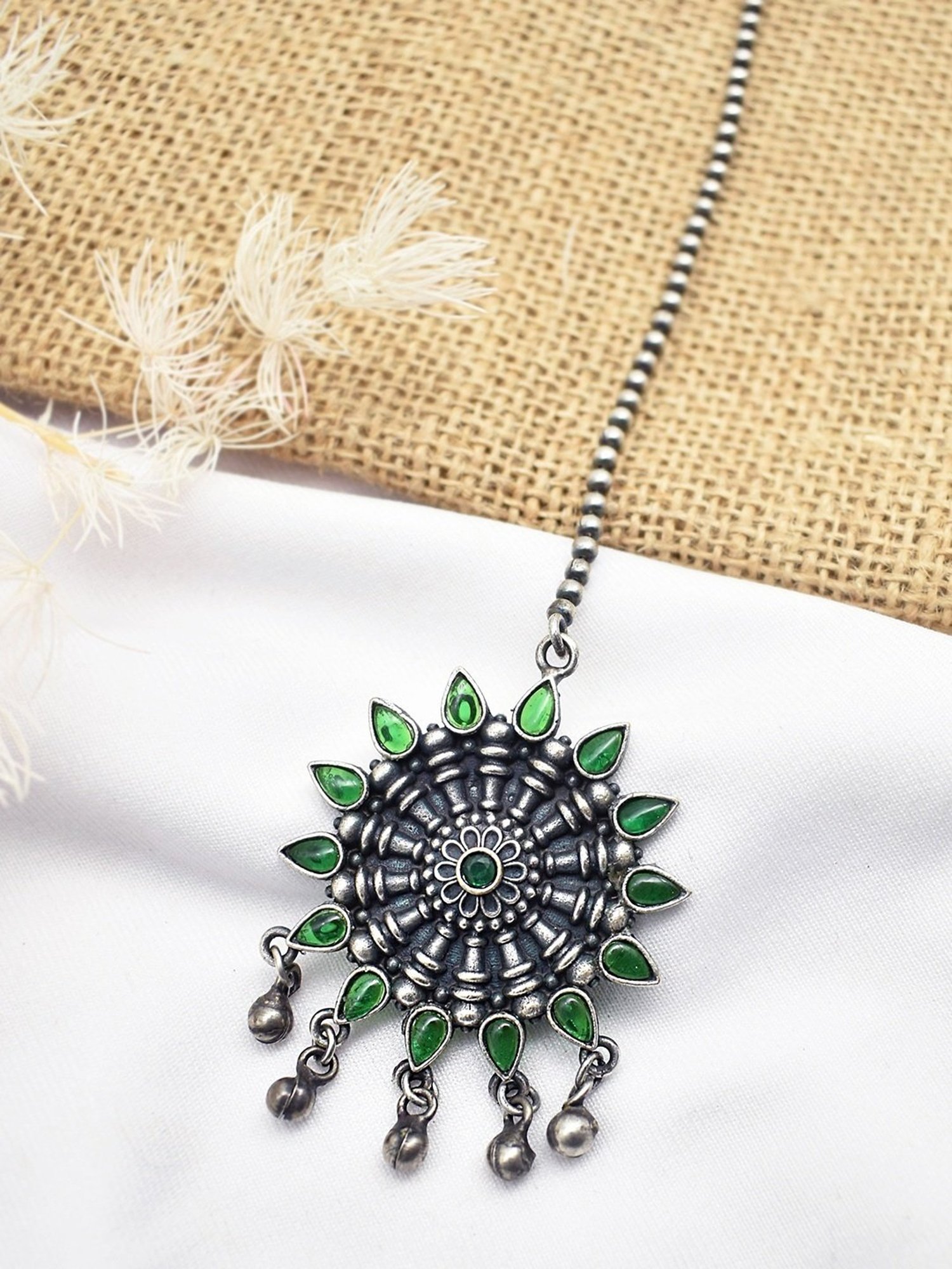 OOMPH White Pearls Wedding Hair Band