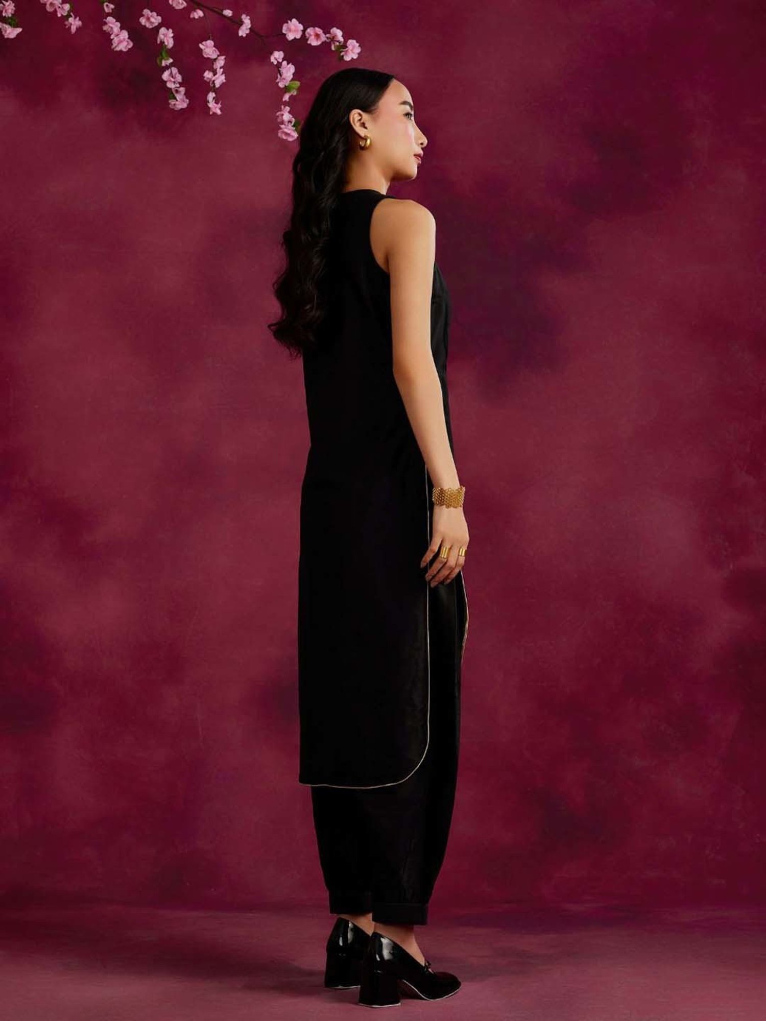 Abhishti Black Cotton Woven Pattern Straight Kurta