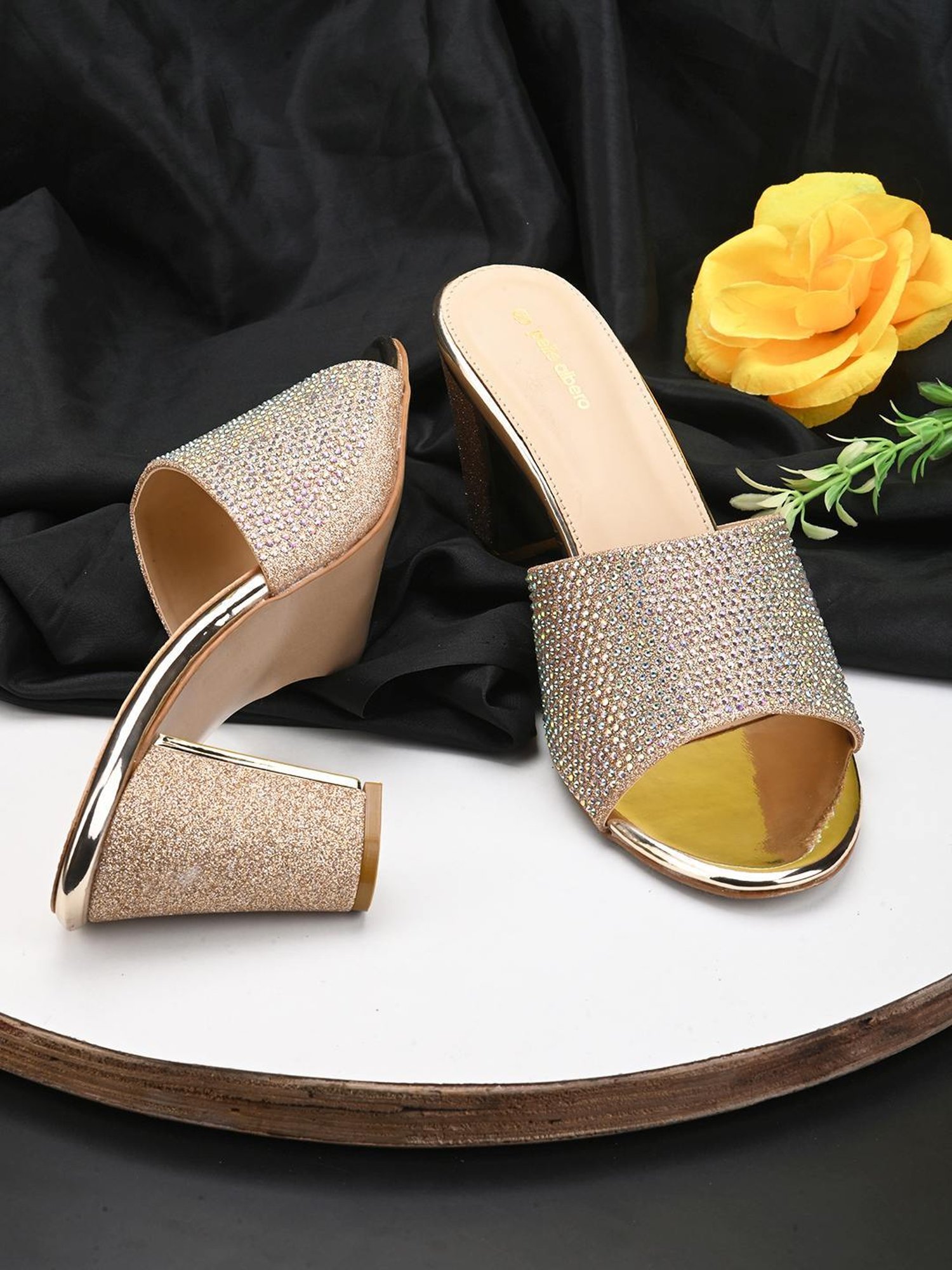 Pelle Albero Women's Gold Ethnic Sandals