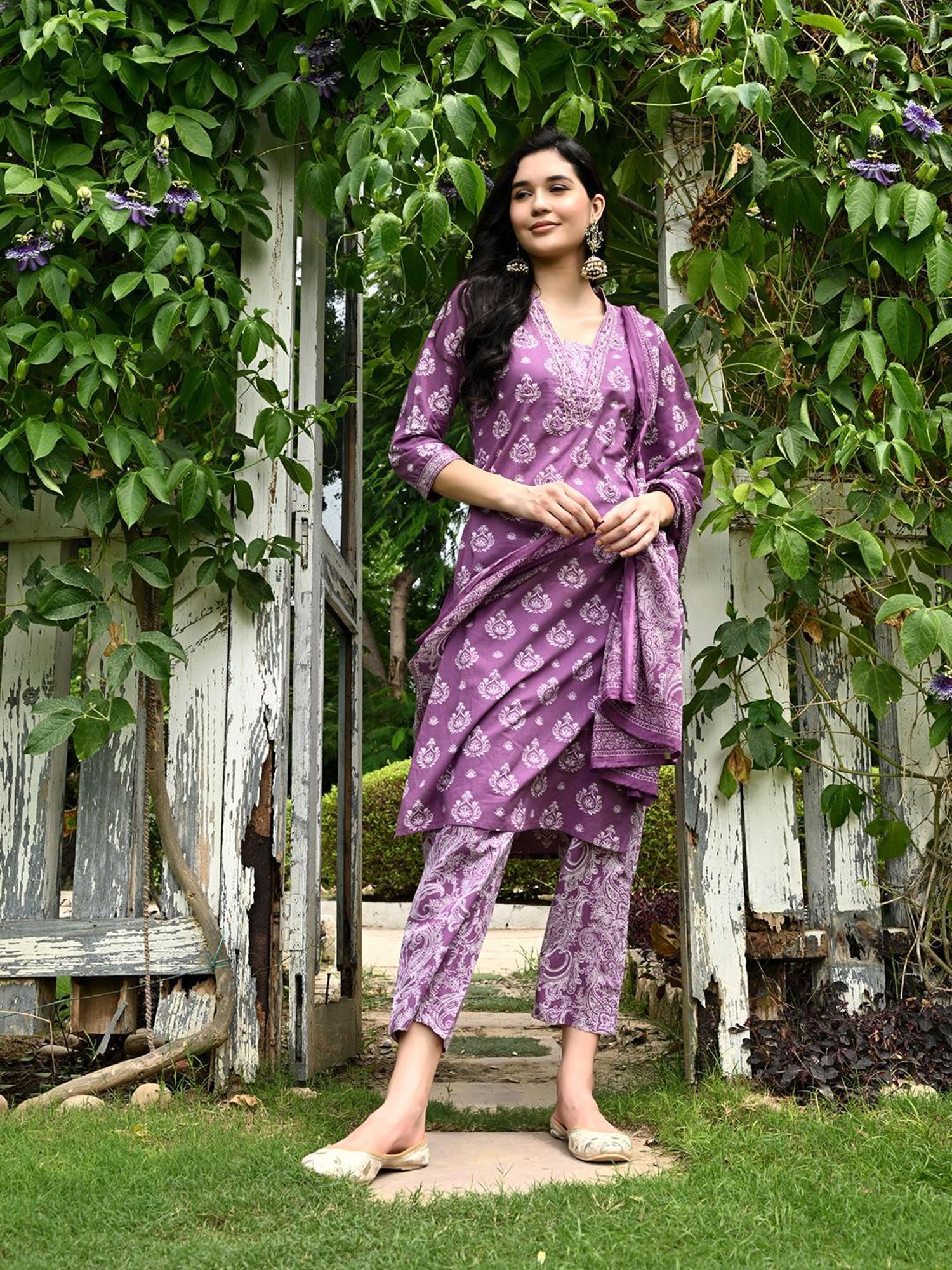 DECKEDUP Purple & White Embroidered Kurta With Pants & Dupatta