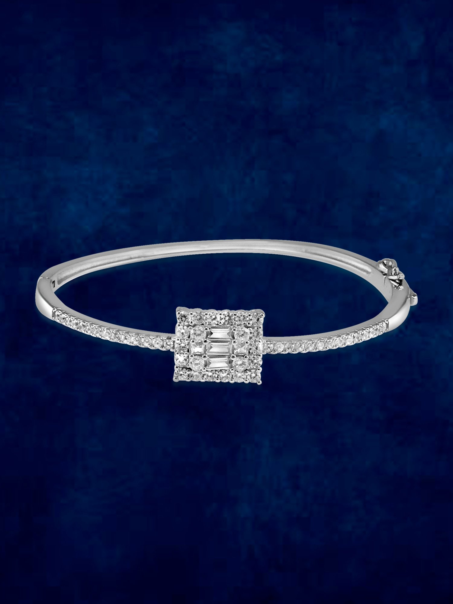 Taraash 92.5 Sterling Silver Bow Design Bangle for Women