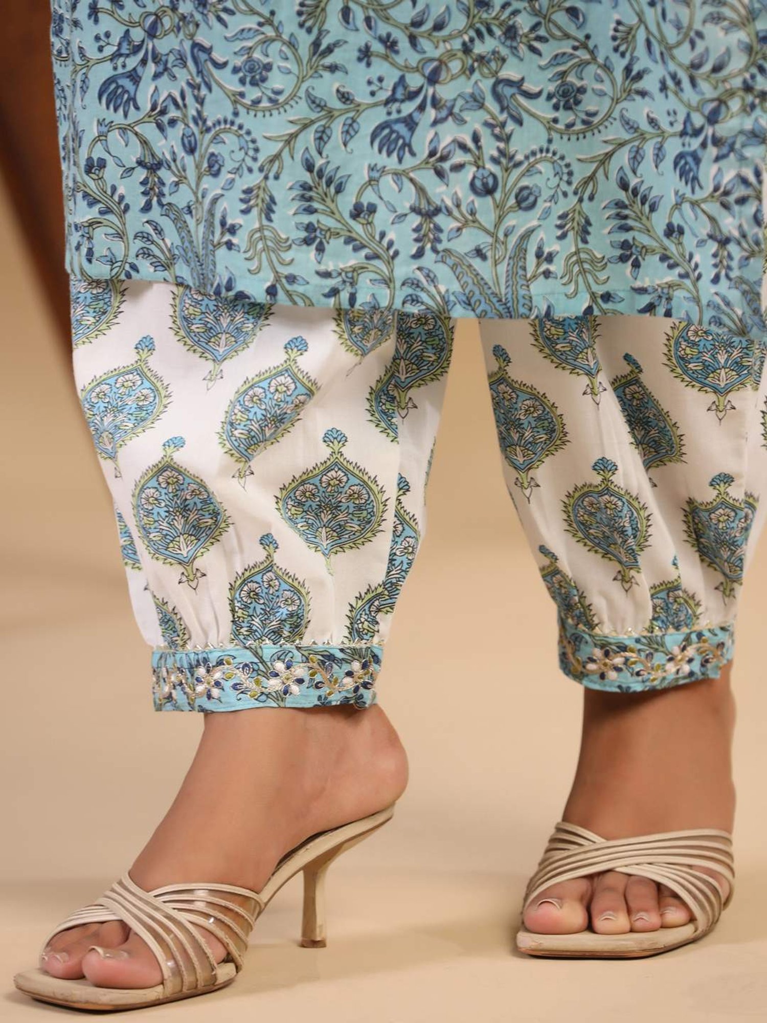 READIPRINT FASHIONS Blue & White Cotton Floral Print Kurta Salwaar Set