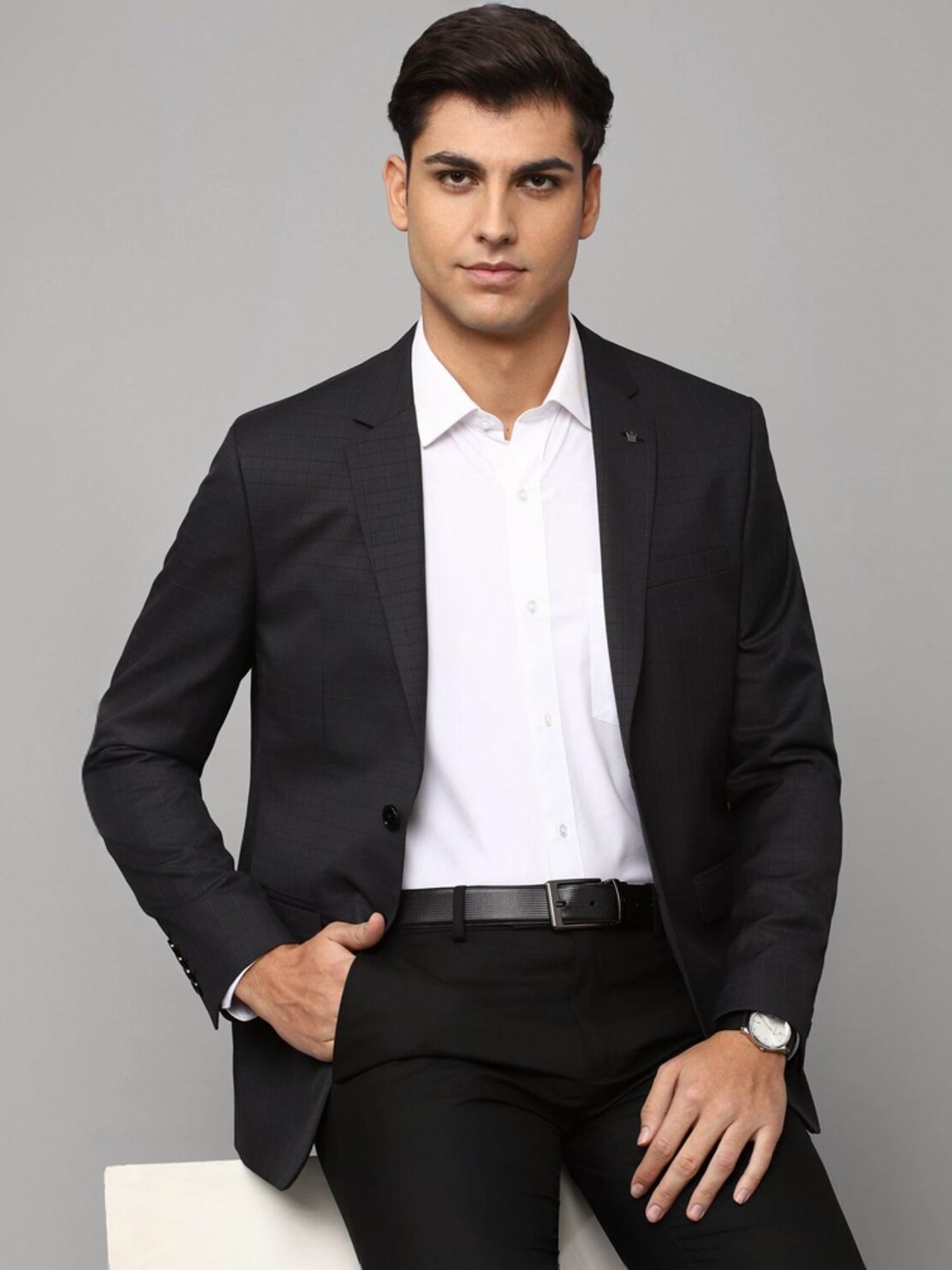 Arrow Sports Green Regular Fit Texture Waistcoat