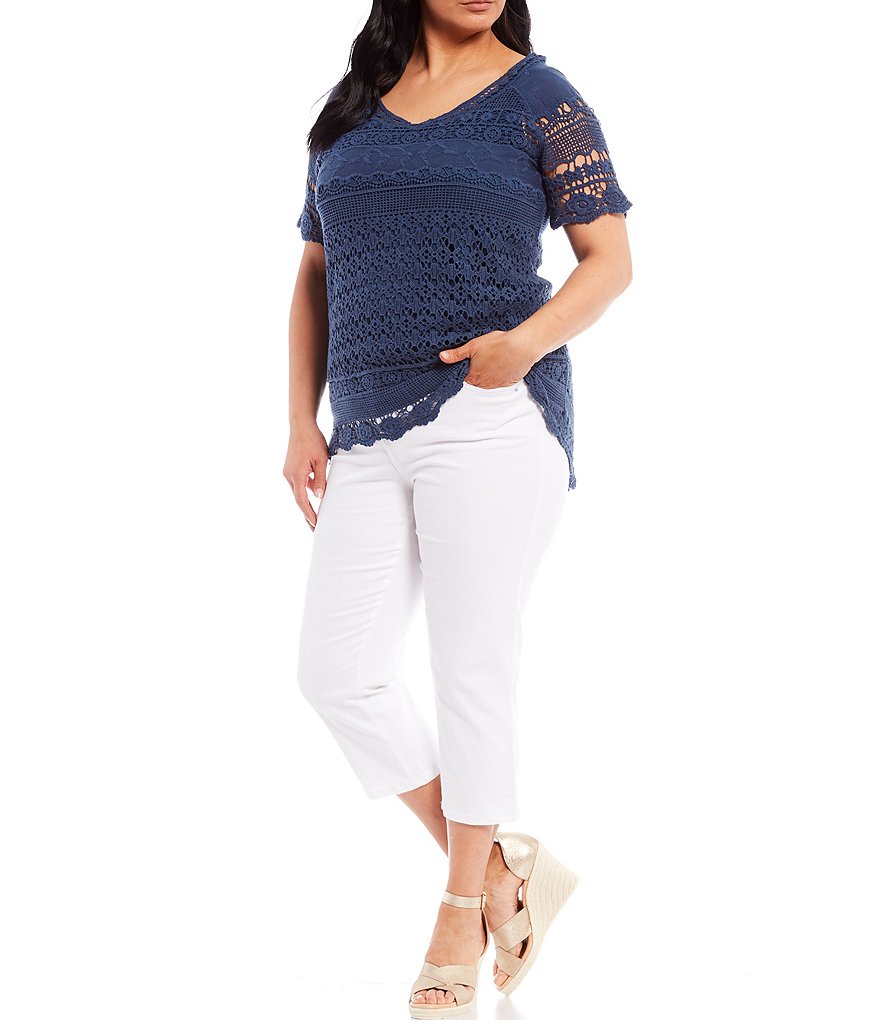 One World Apparel Plus Size Lace V-Neck Short Sleeve Scalloped Trim Top