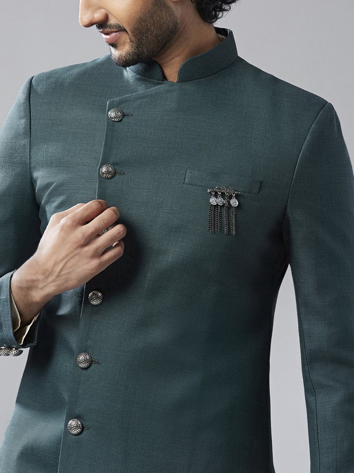 Kisah Beige & Green Regular Fit Sherwani Set