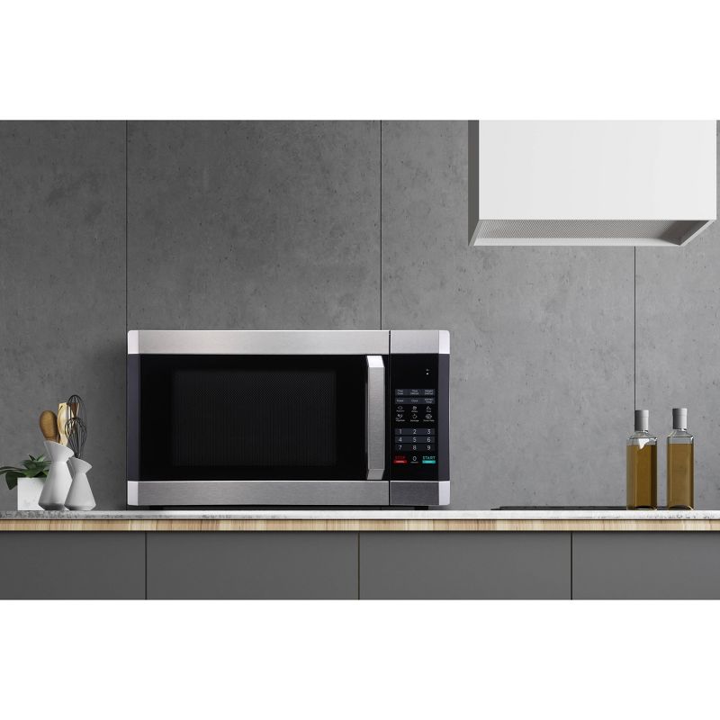 BLACK+DECKER 1.6 Cu. Ft. 1100 Watt Microwave Oven