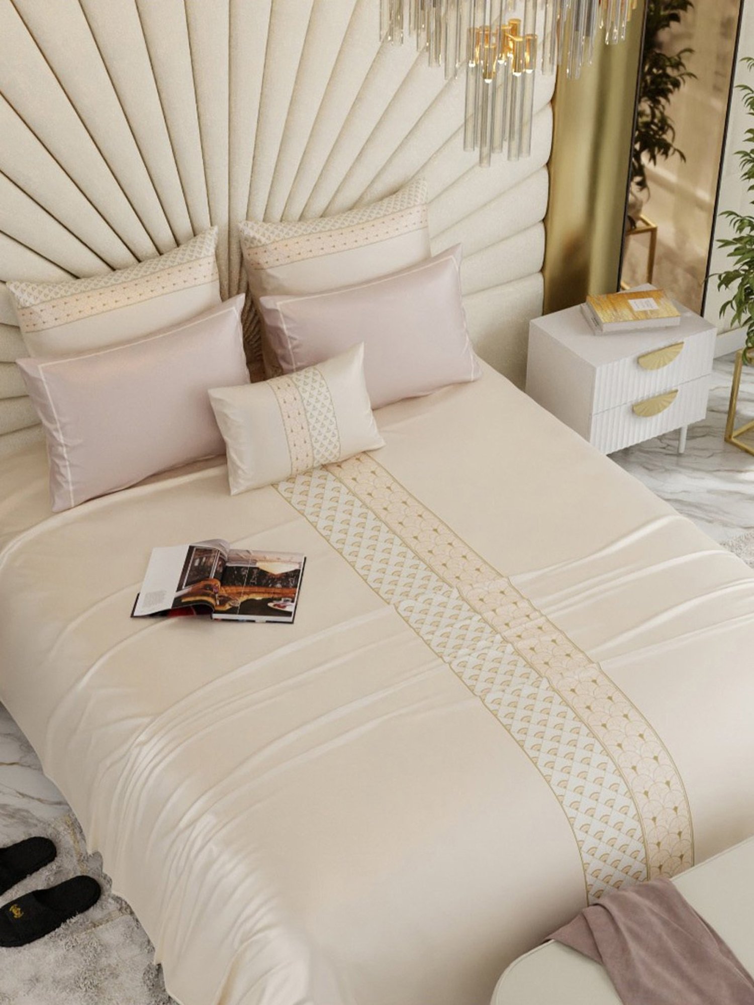 Stoa Paris Ivory Queen's Blush Super King Crown of Versailles Bedsheet Set