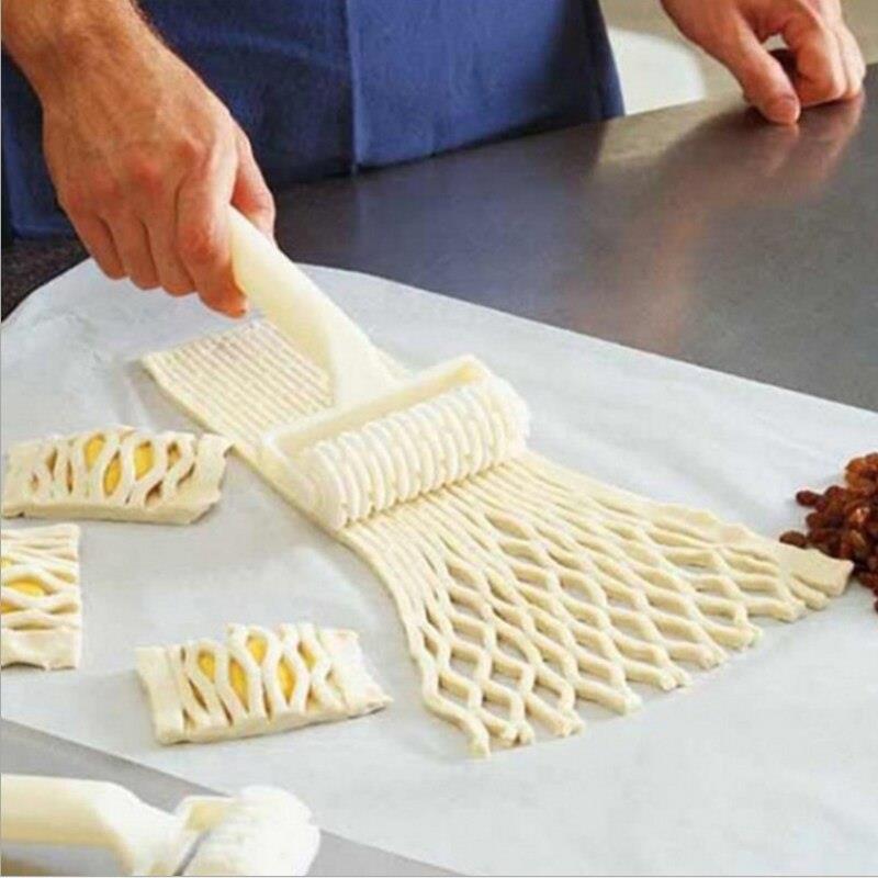 Baking Plastic Rolling Broaches Pie Pizza Knife Pastry Embossing Dough Rolling Process Home Kitchen Baking Tools