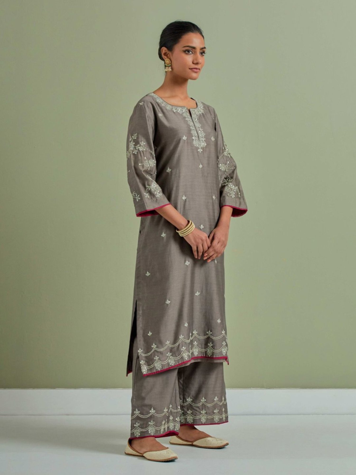 Priya Chaudhary Grey Qainat Embroidered Chanderi Silk Kurta