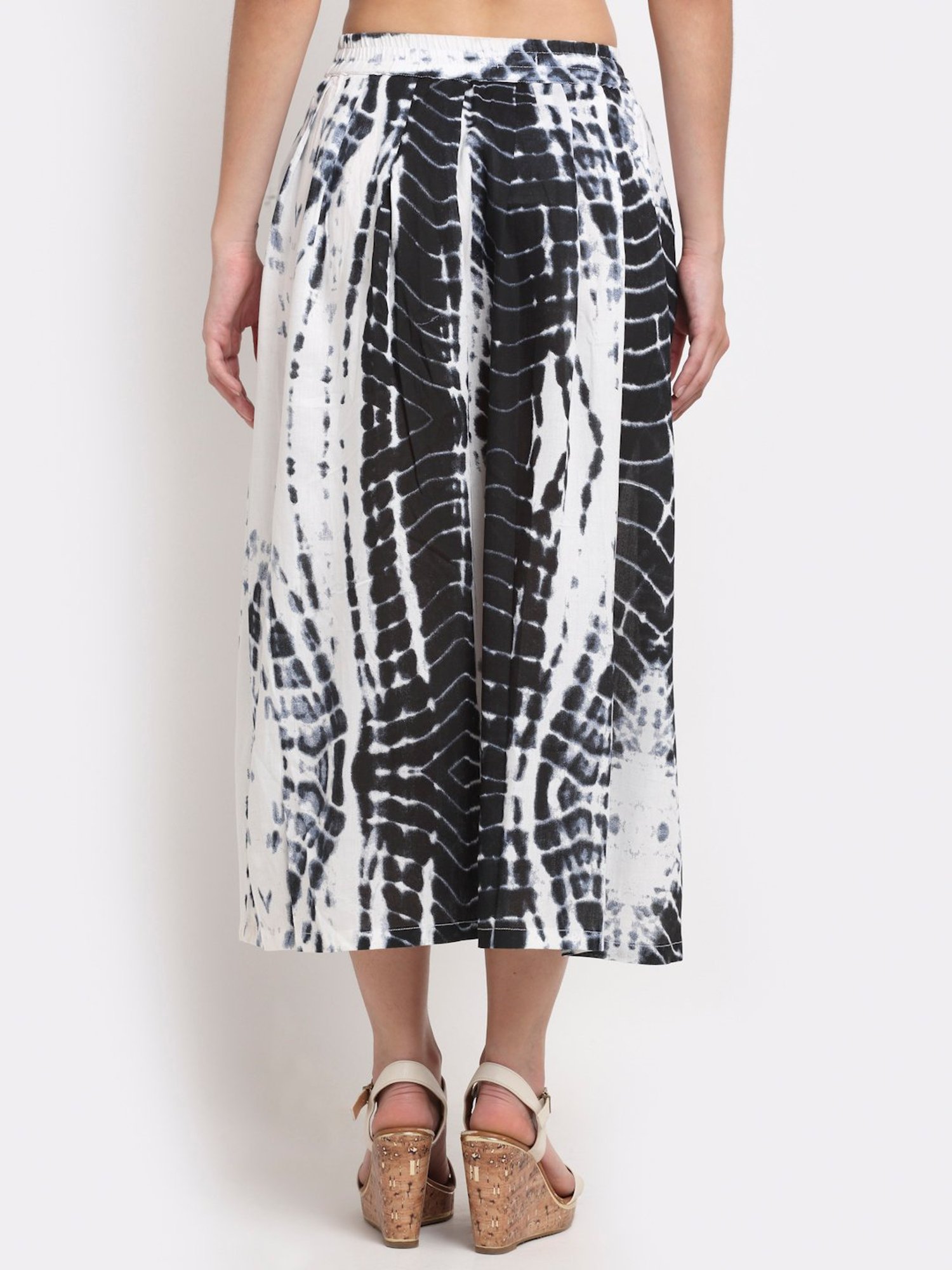 BRINNS White & Black A-Line Skirt