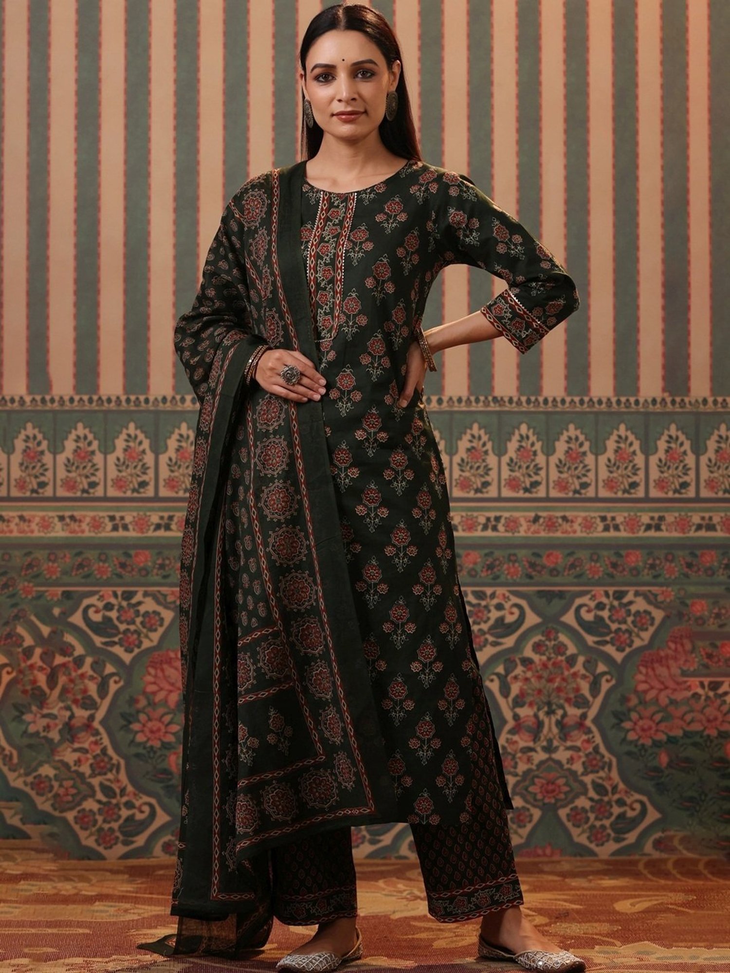 Rain and Rainbow Green Cotton Printed Kurta Pant Set With Dupatta