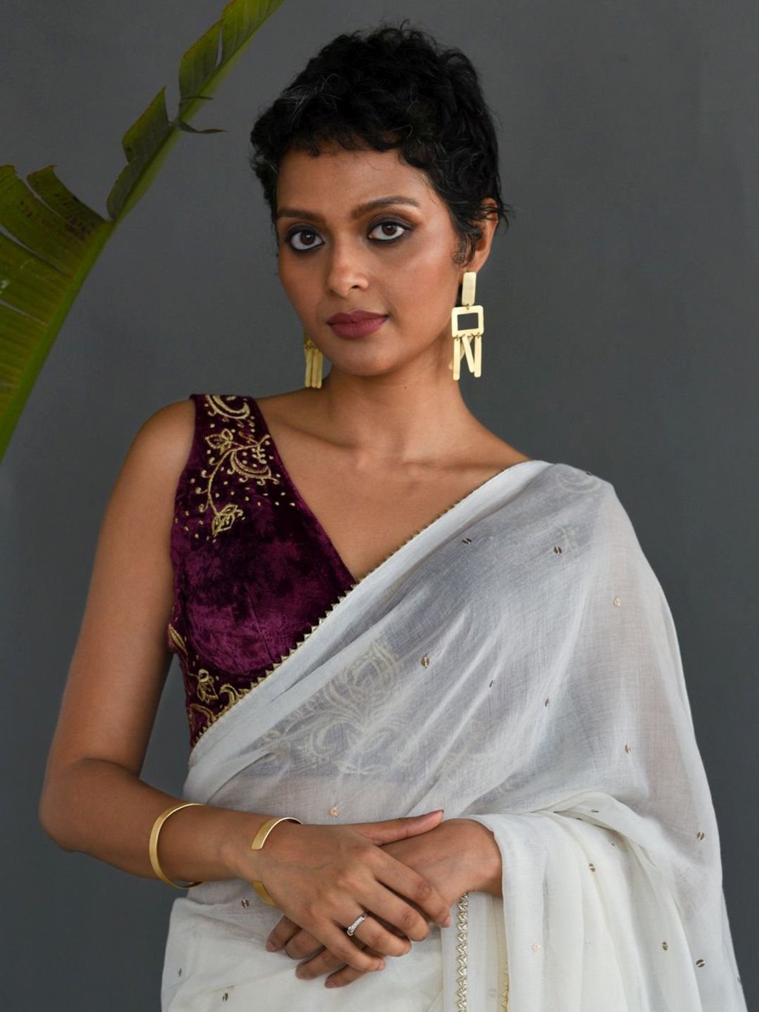 Suta White Cotton Embellished Saree Without Blouse