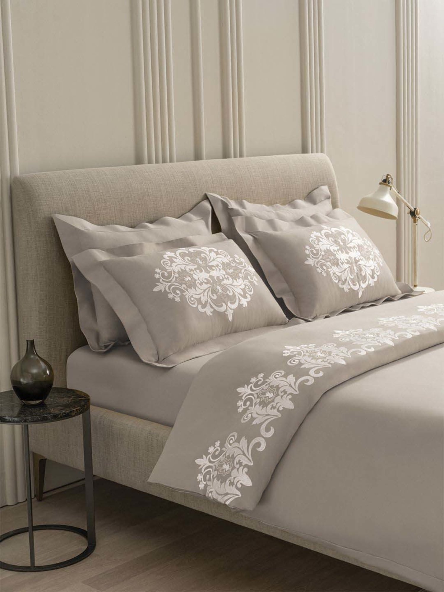 Ddecor Live Beautiful Urban Cloud Grey Cotton 210 TC King Bed Sheet With 2 Pillow Covers