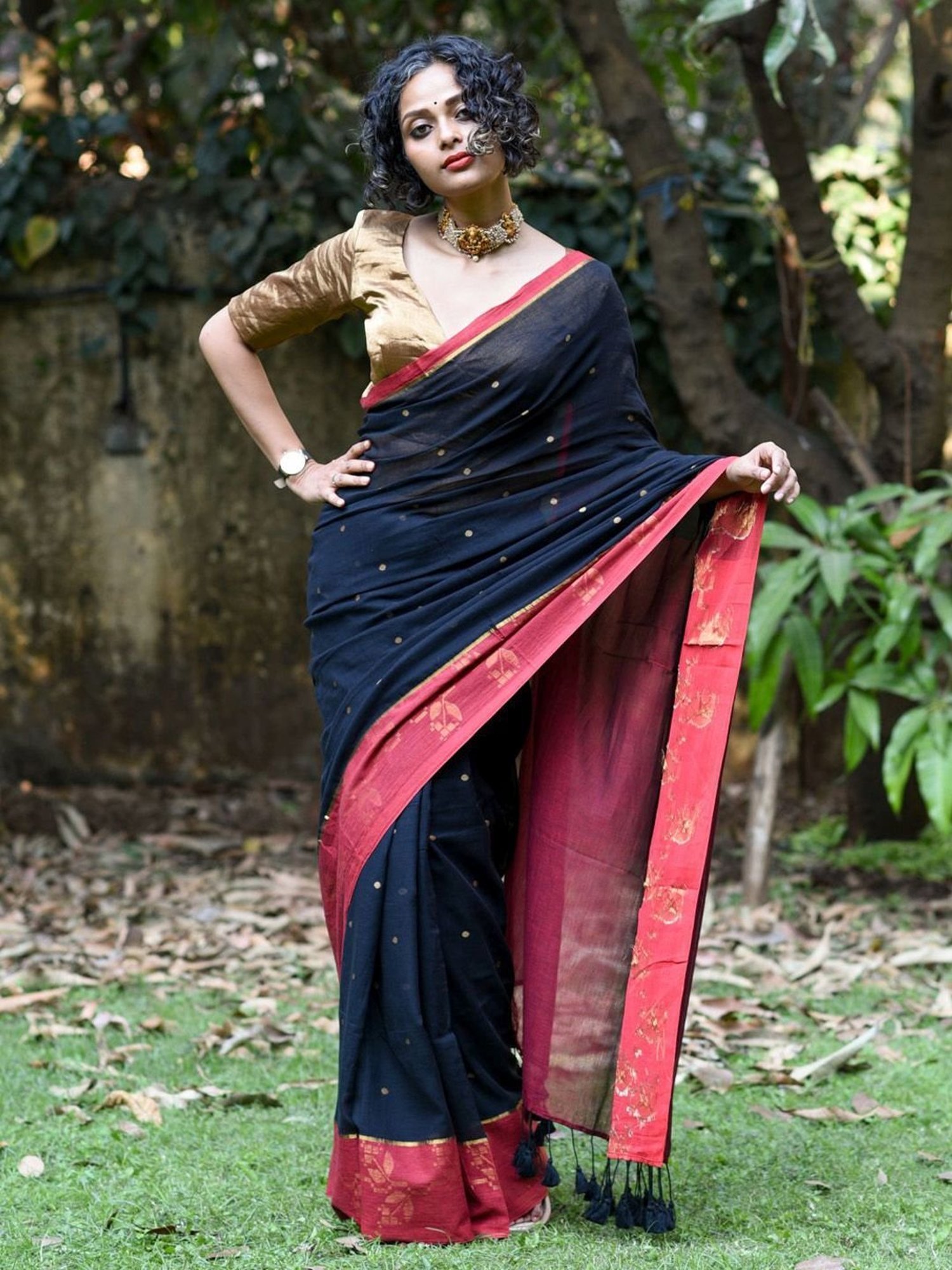 Suta Black Cotton Woven Saree Without Blouse