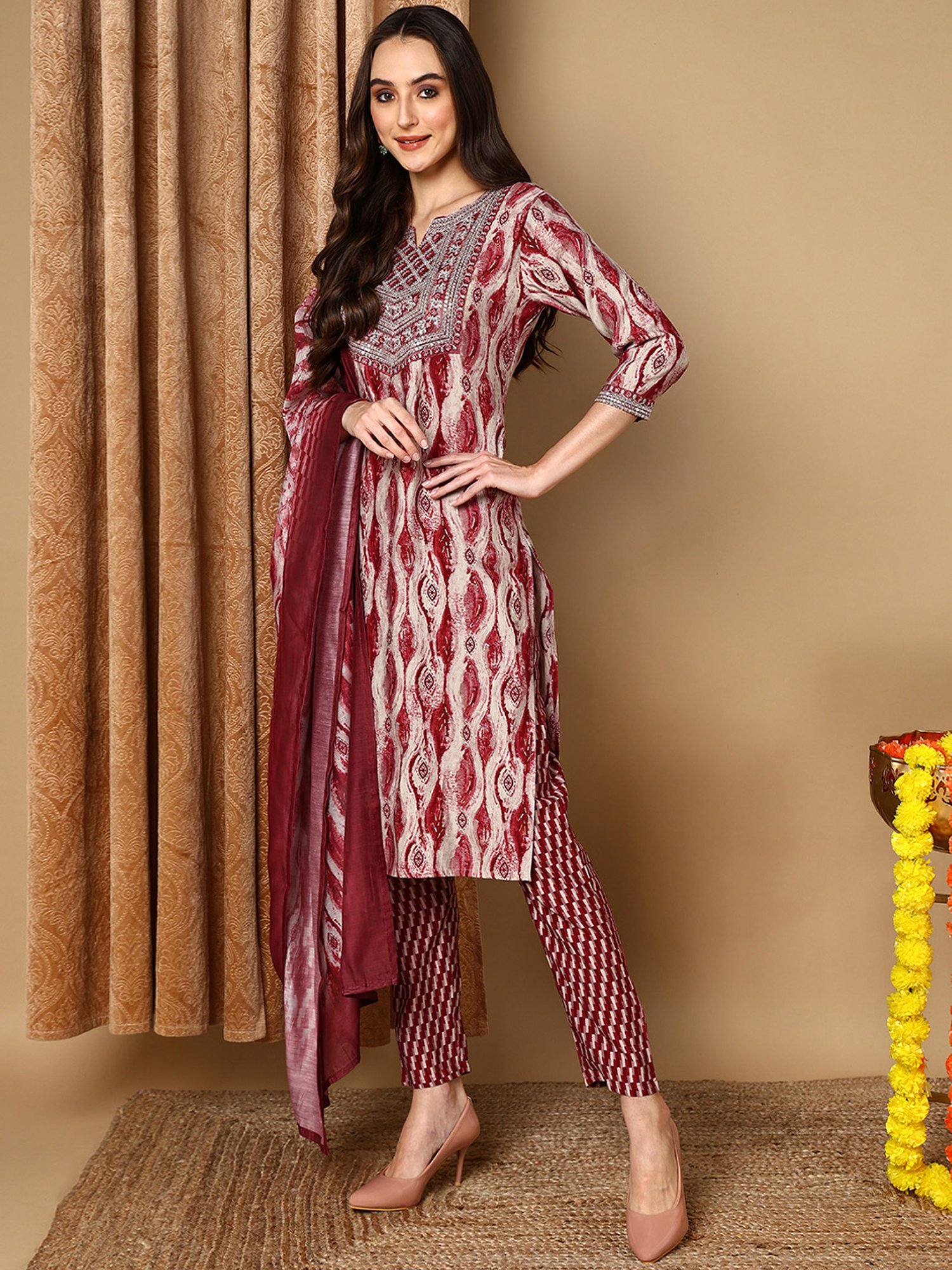 Vaamsi Grey & Maroon Cotton Printed Kurta With Pant & Dupatta