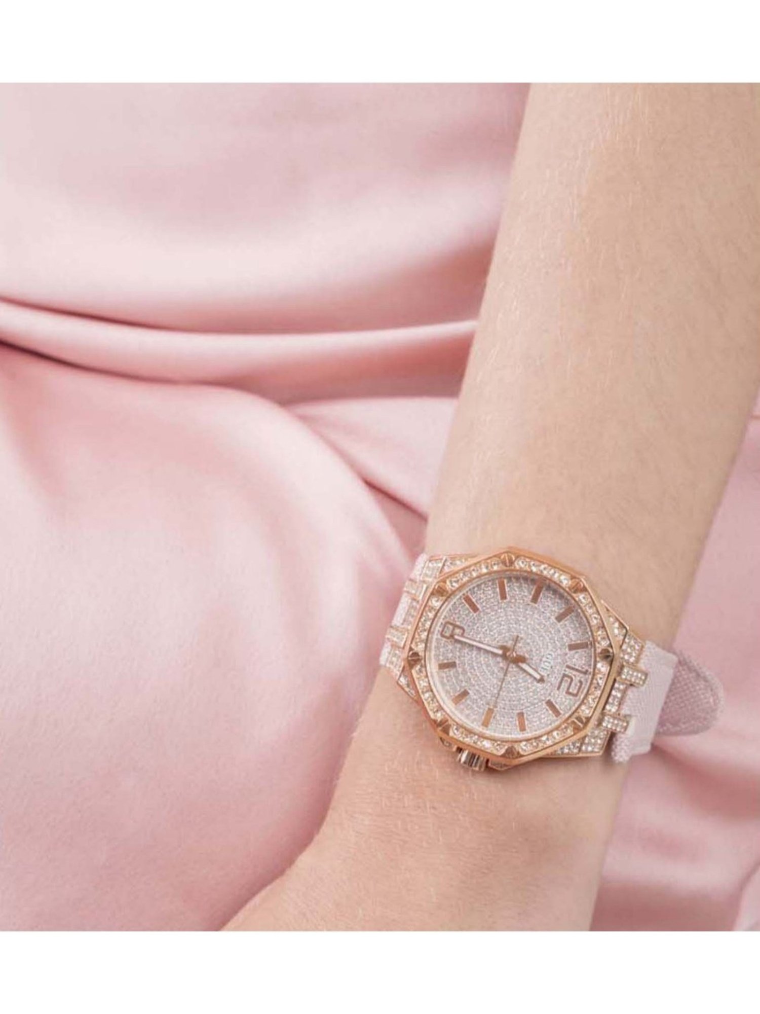 Women's Disney Minnie Mouse Nylon Strap Watch - Red