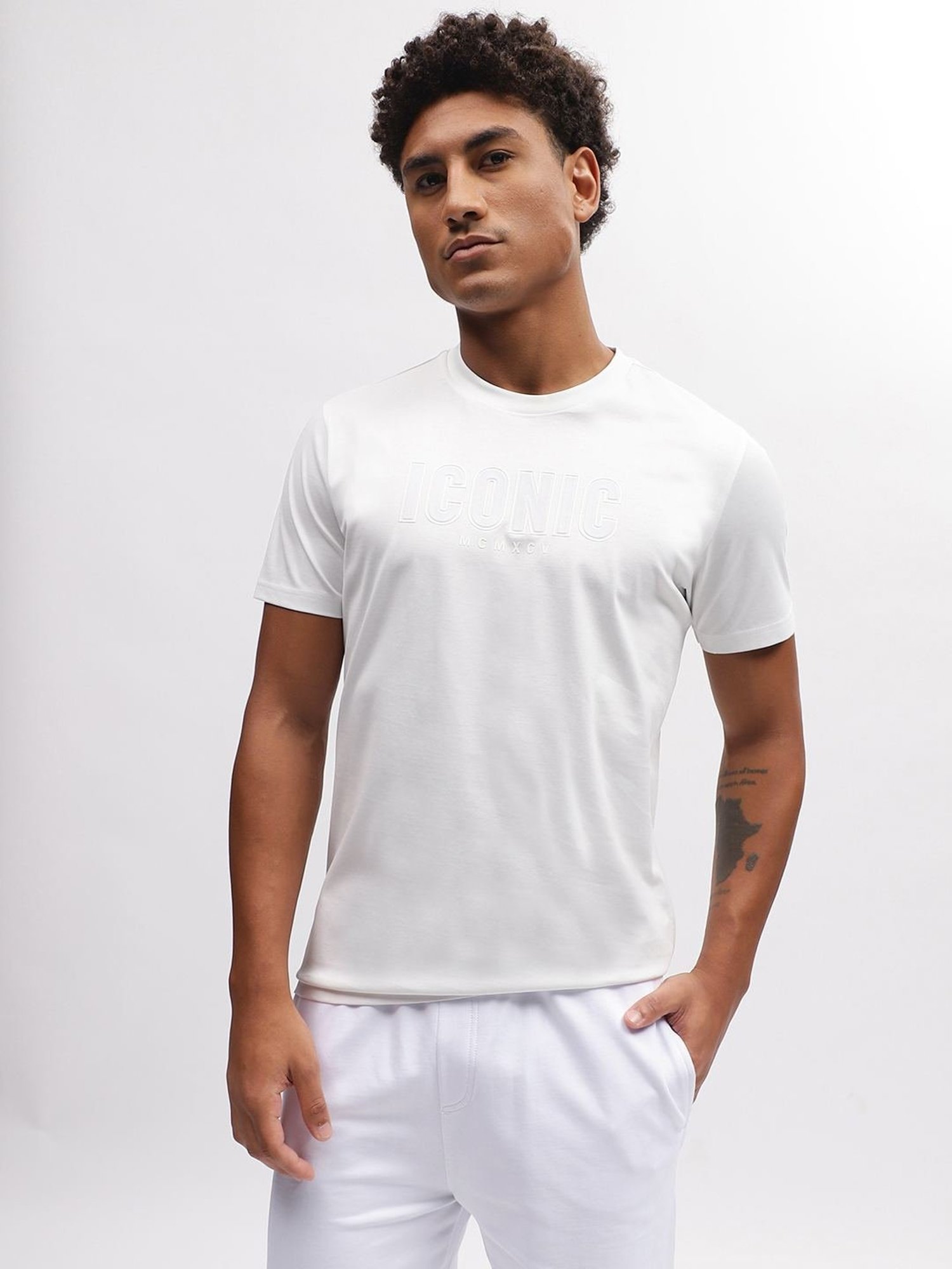 Iconic Men Solid Regular Fit Cotton T-shirt
