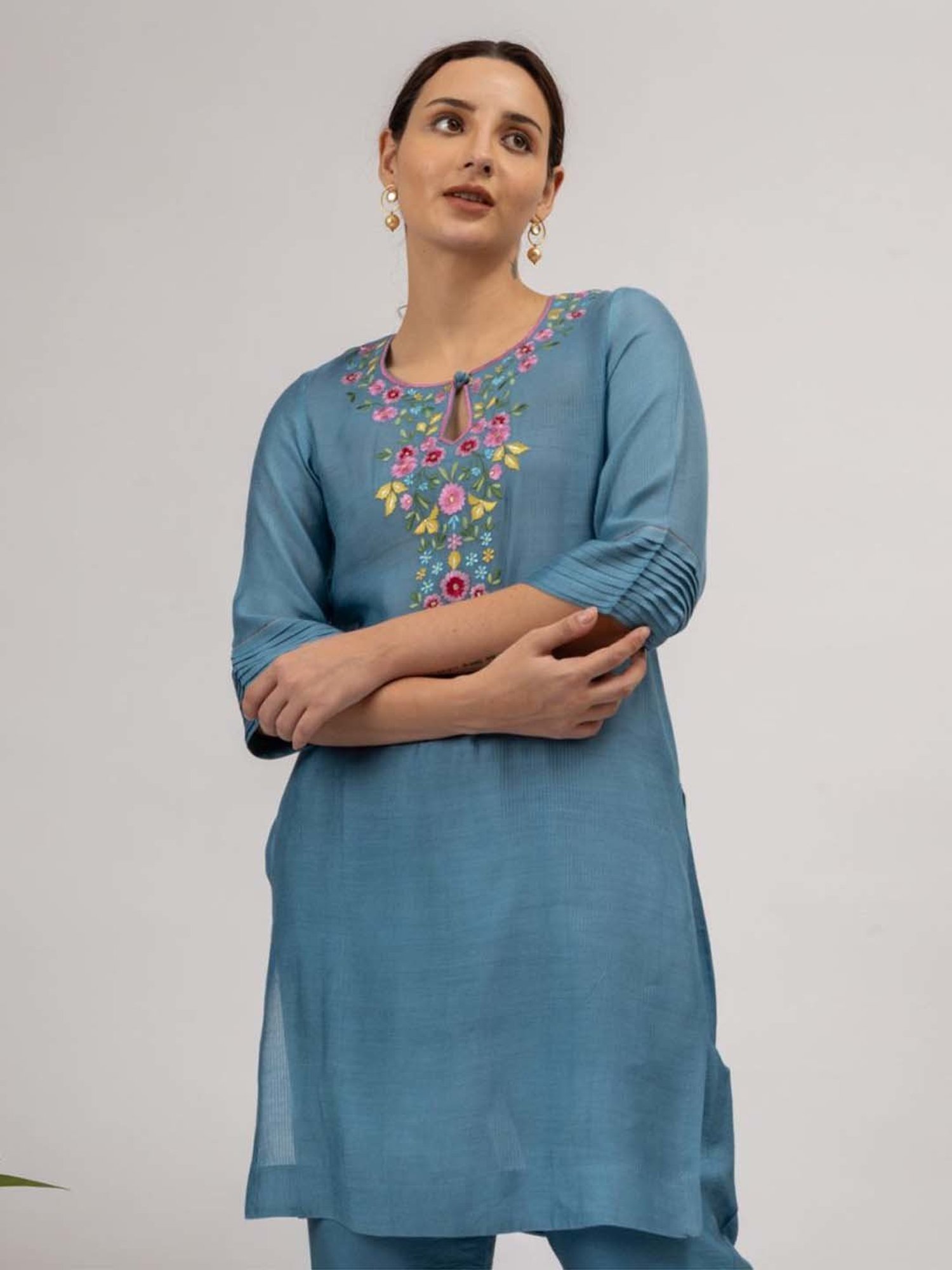 Mushio Blue & Grey Carmen Floral Embroidered Hand Woven Maheshwari Silk Kurta With Slip