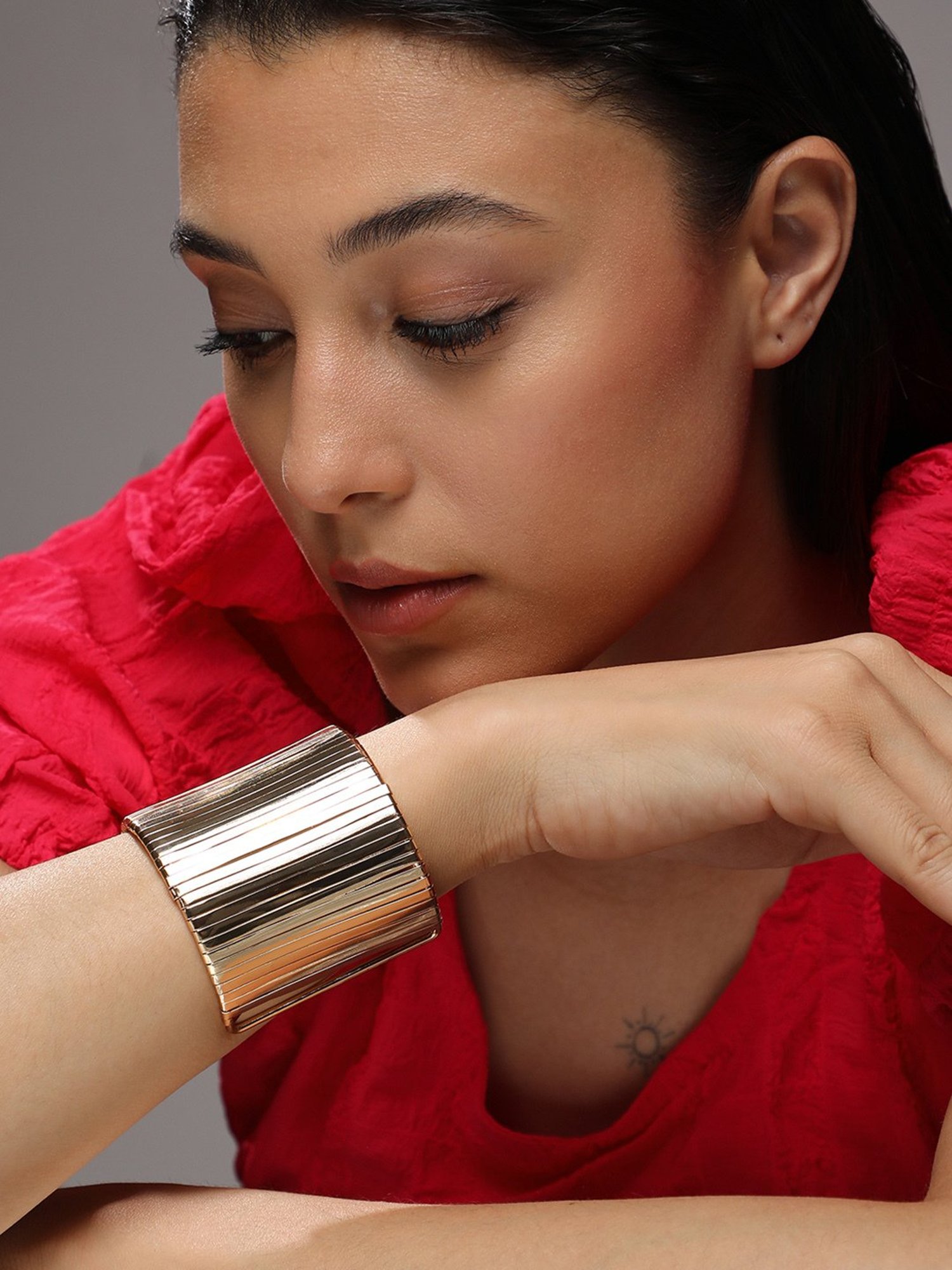 SOHI Ribbed Statement Bracelet For Women