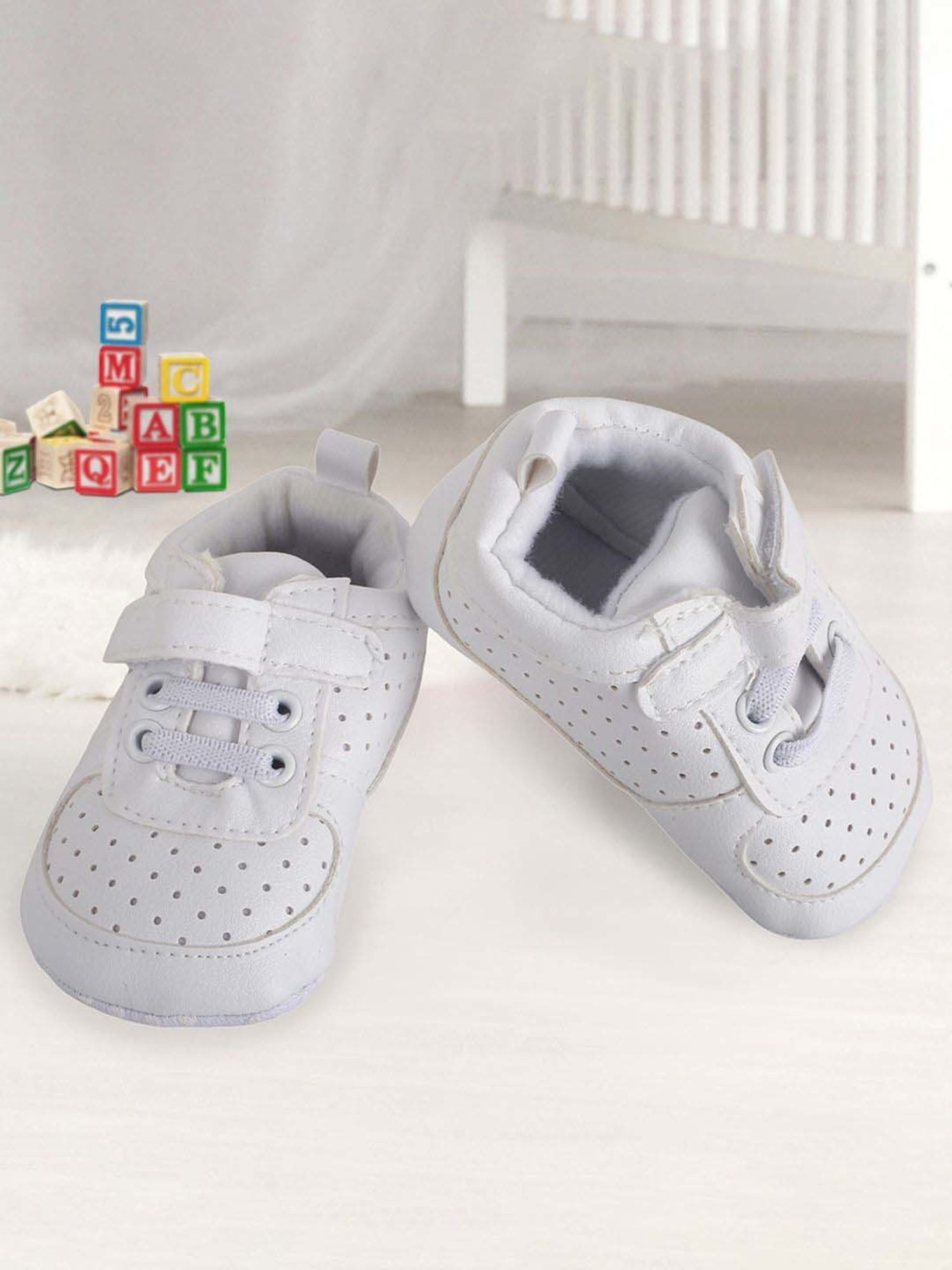 Baby Moo Kids White Casual Booties