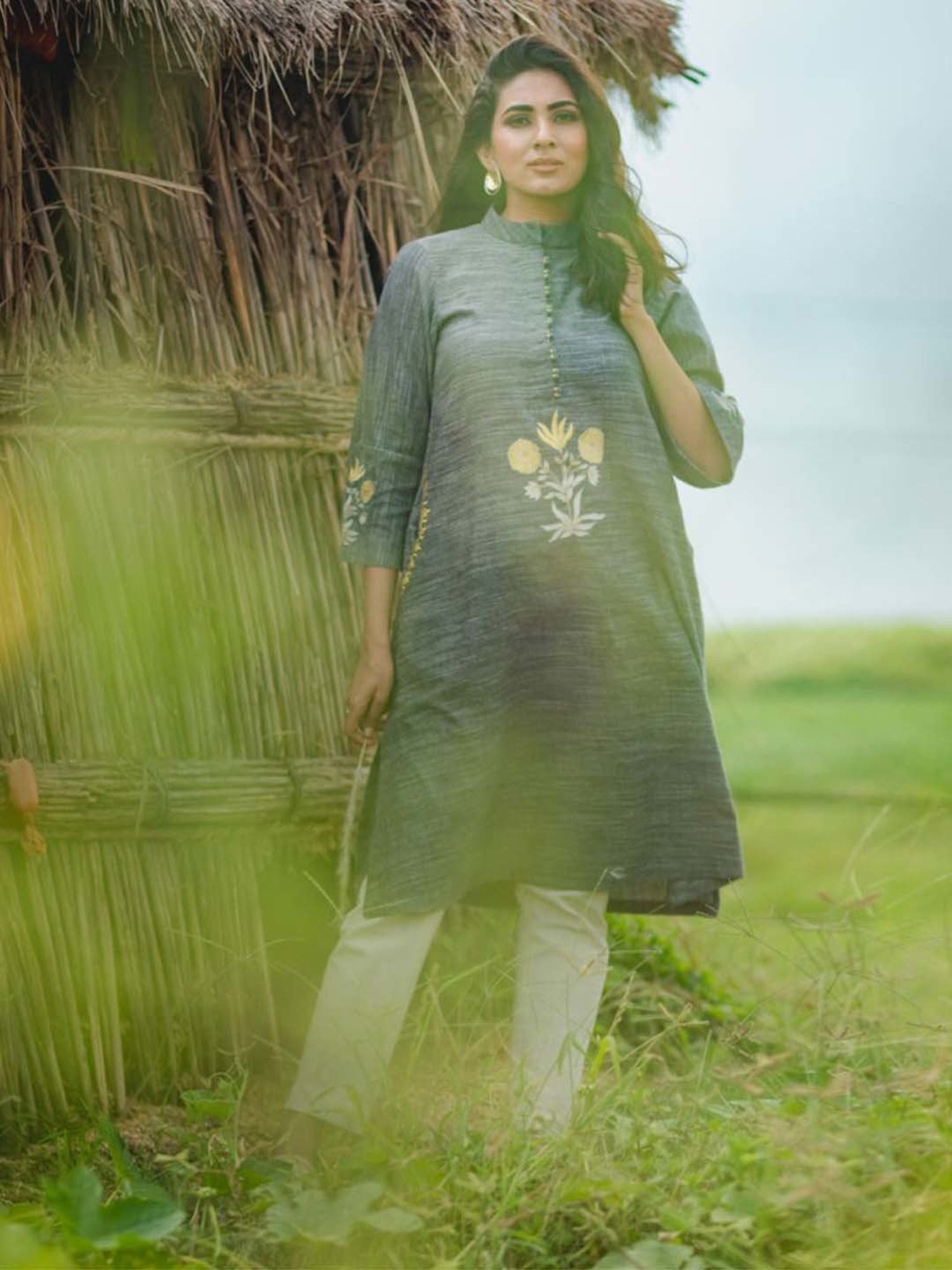 Mushio Grey Taabiir Embroidered Handwoven Slub Cotton Kurta With Pockets