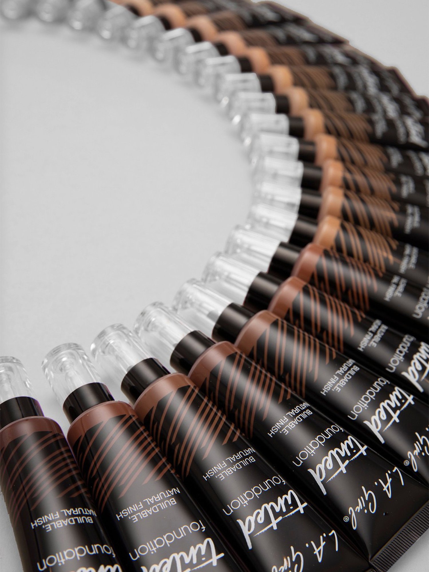 L.A. Girl Tinted Foundation Medium Beige - 30 ml