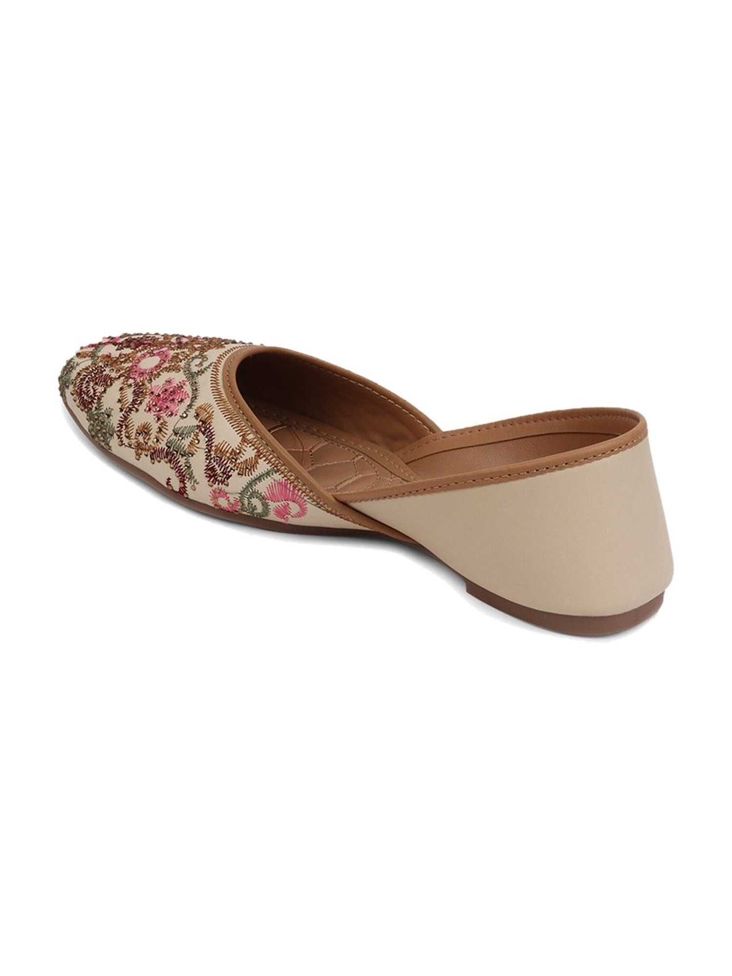 Iconics Women's Cream Ethnic Juttis
